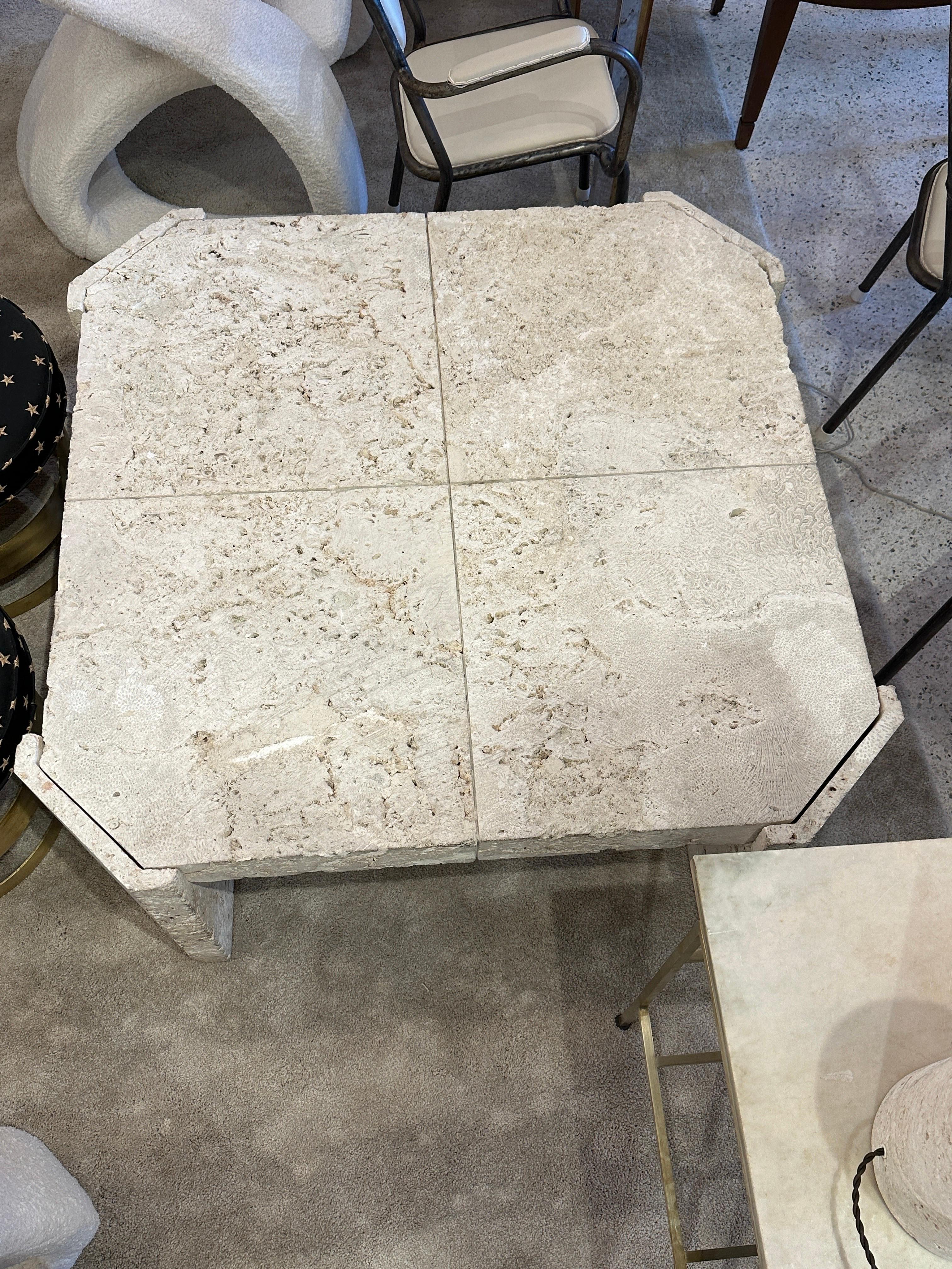 Mid-Century Modern Superbe table basse en pierre de corail naturelle Coquina de style Samuel Marx en vente