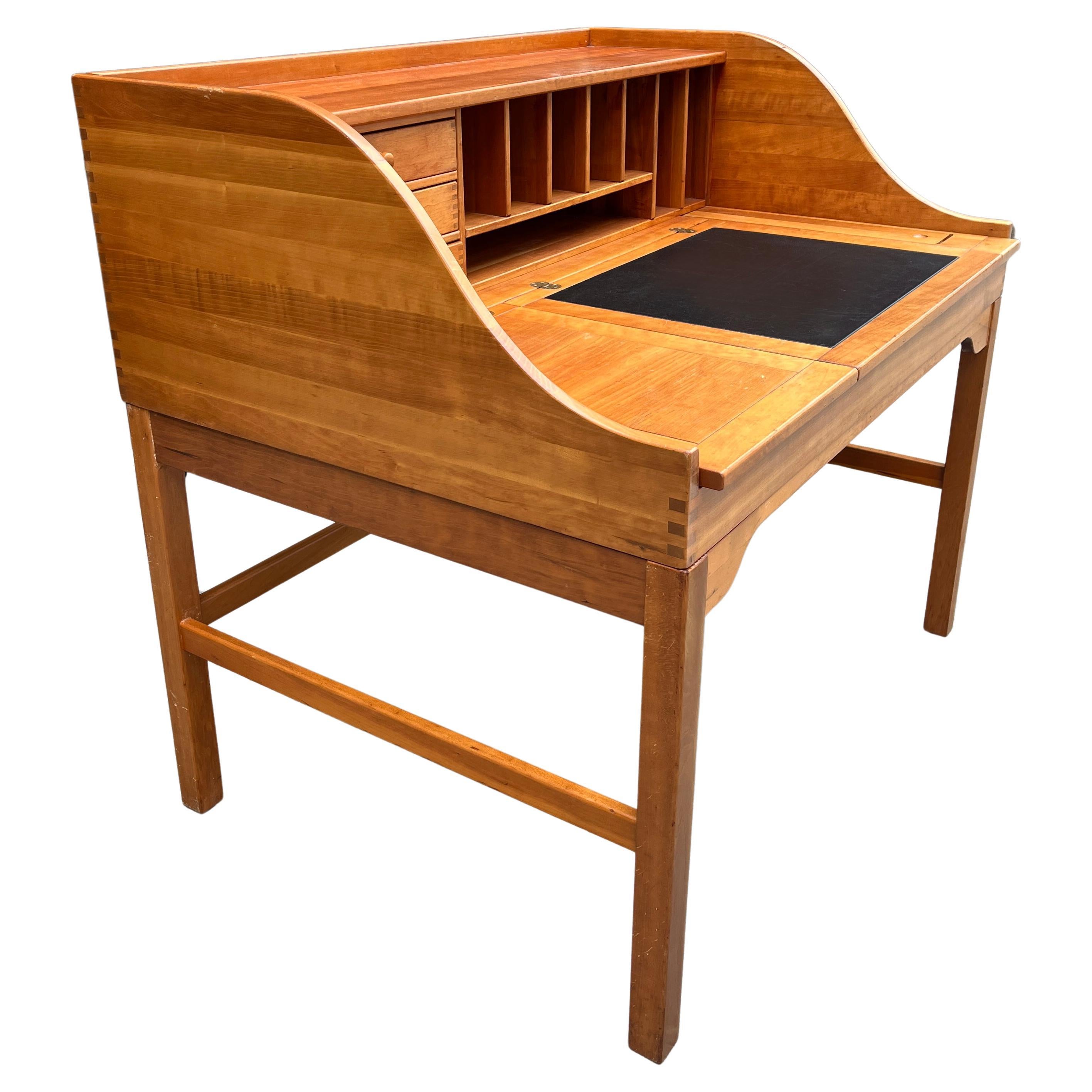 Hervorragender skandinavischer Schreibtisch  (Moderne der Mitte des Jahrhunderts)