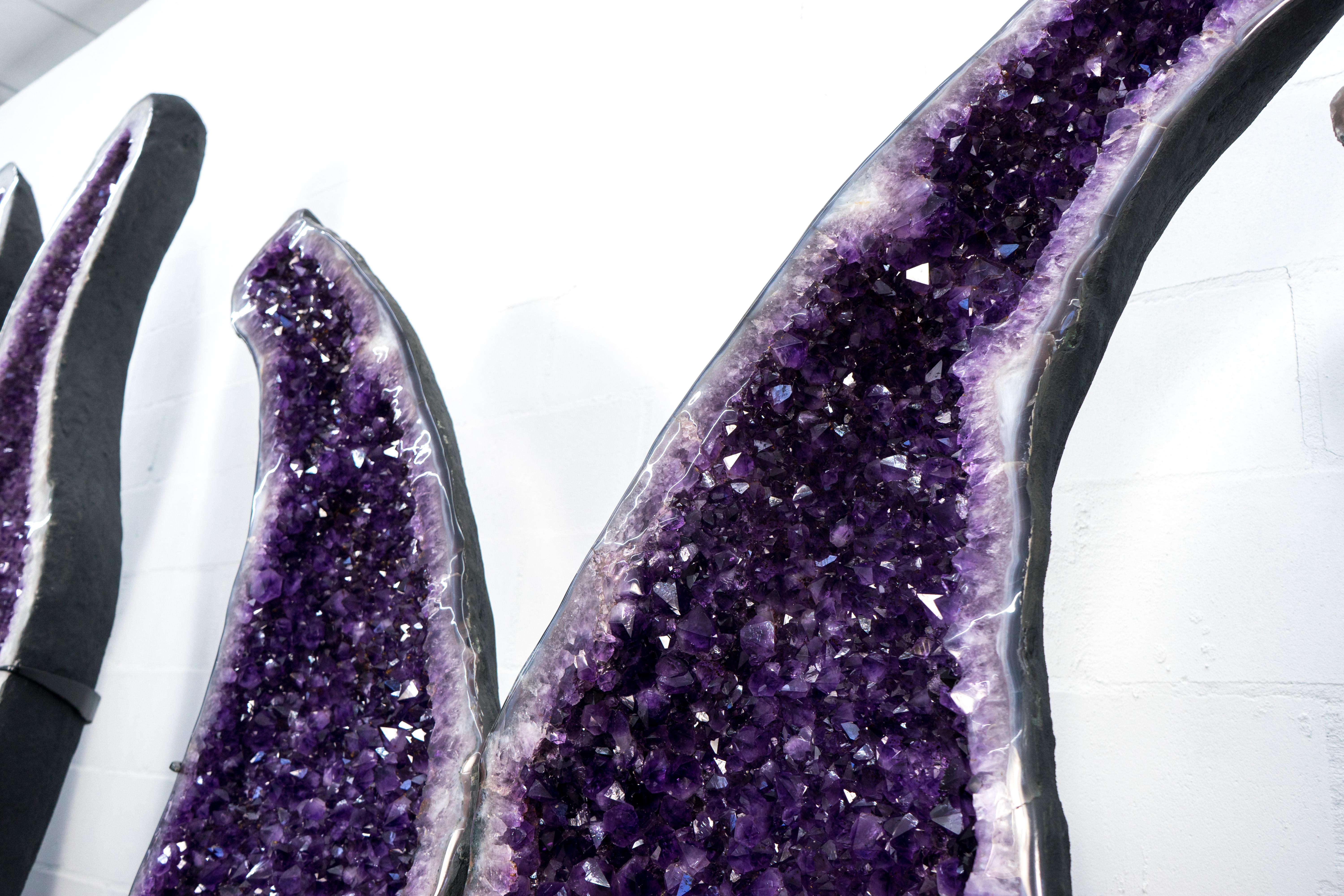 XXI secolo e contemporaneo Superba Sculptura X-Large Amethyst Geode Wings con Ametista Viola - Speciale in vendita