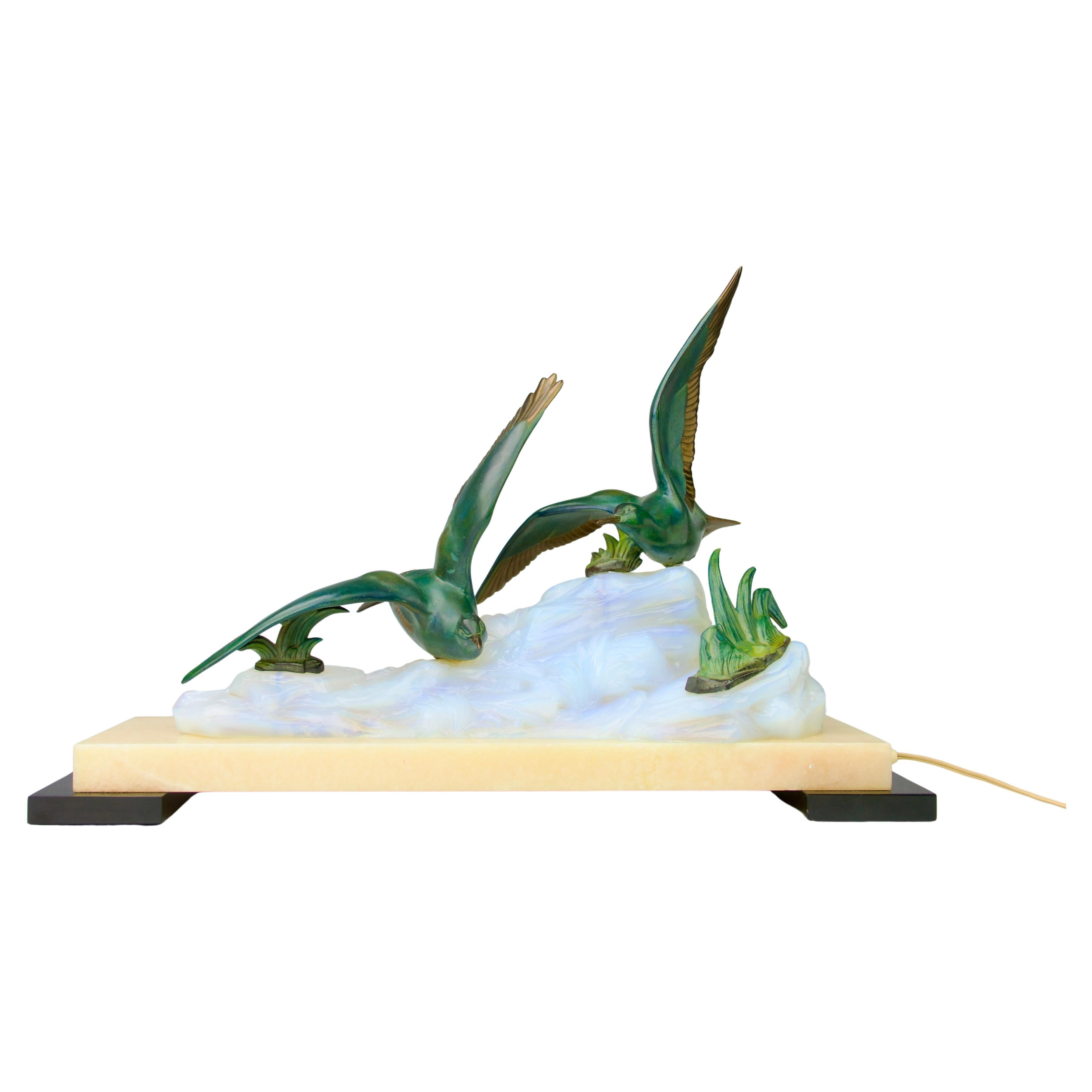 Superbe lampe de table mouettes et mer, art déco français des années 1930 en vente