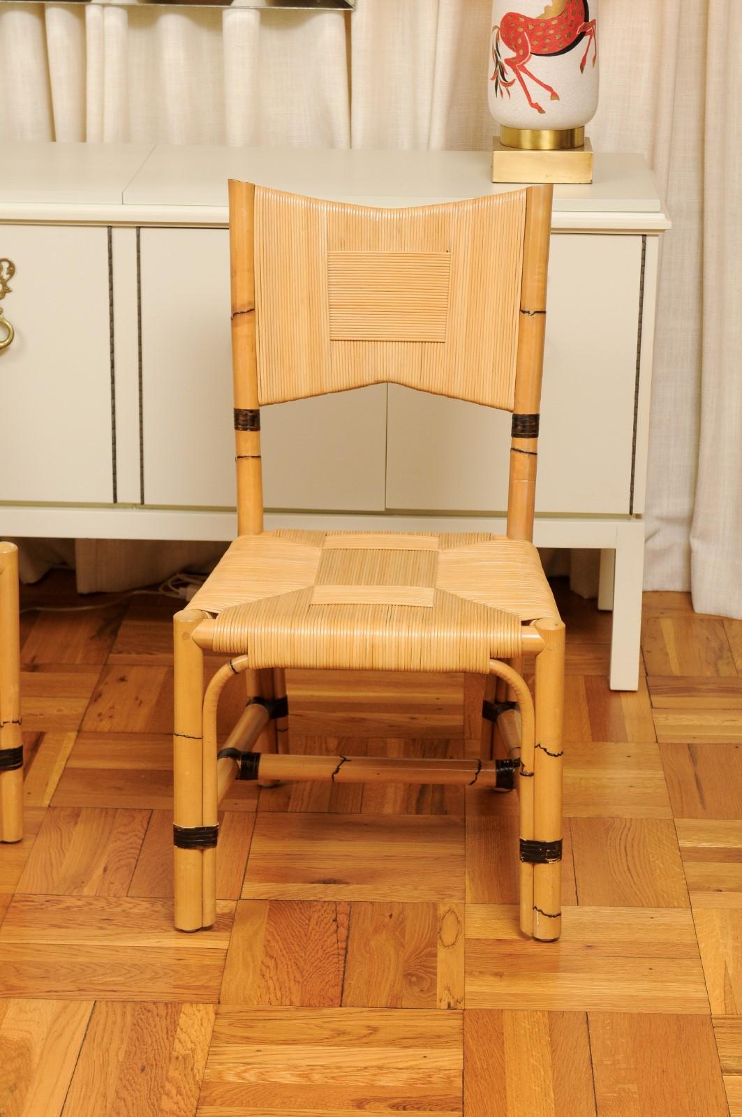 Fine XX secolo Superbo set di 12 sedie Rattan in vimini di canna di John Hutton per Donghia in vendita
