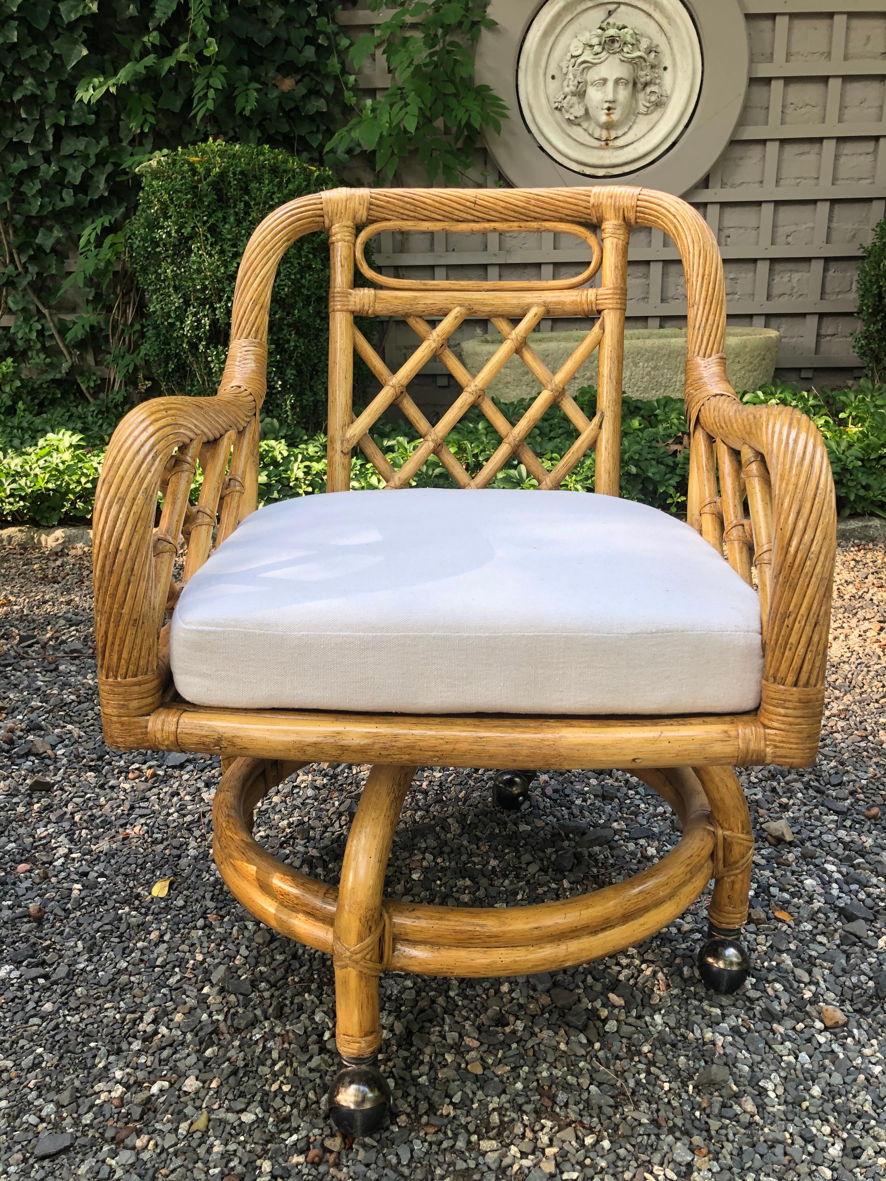 Mid-Century Modern Superb Set of 6 Midcentury Franco Albini Style Rattan Swivel Dining Chairs