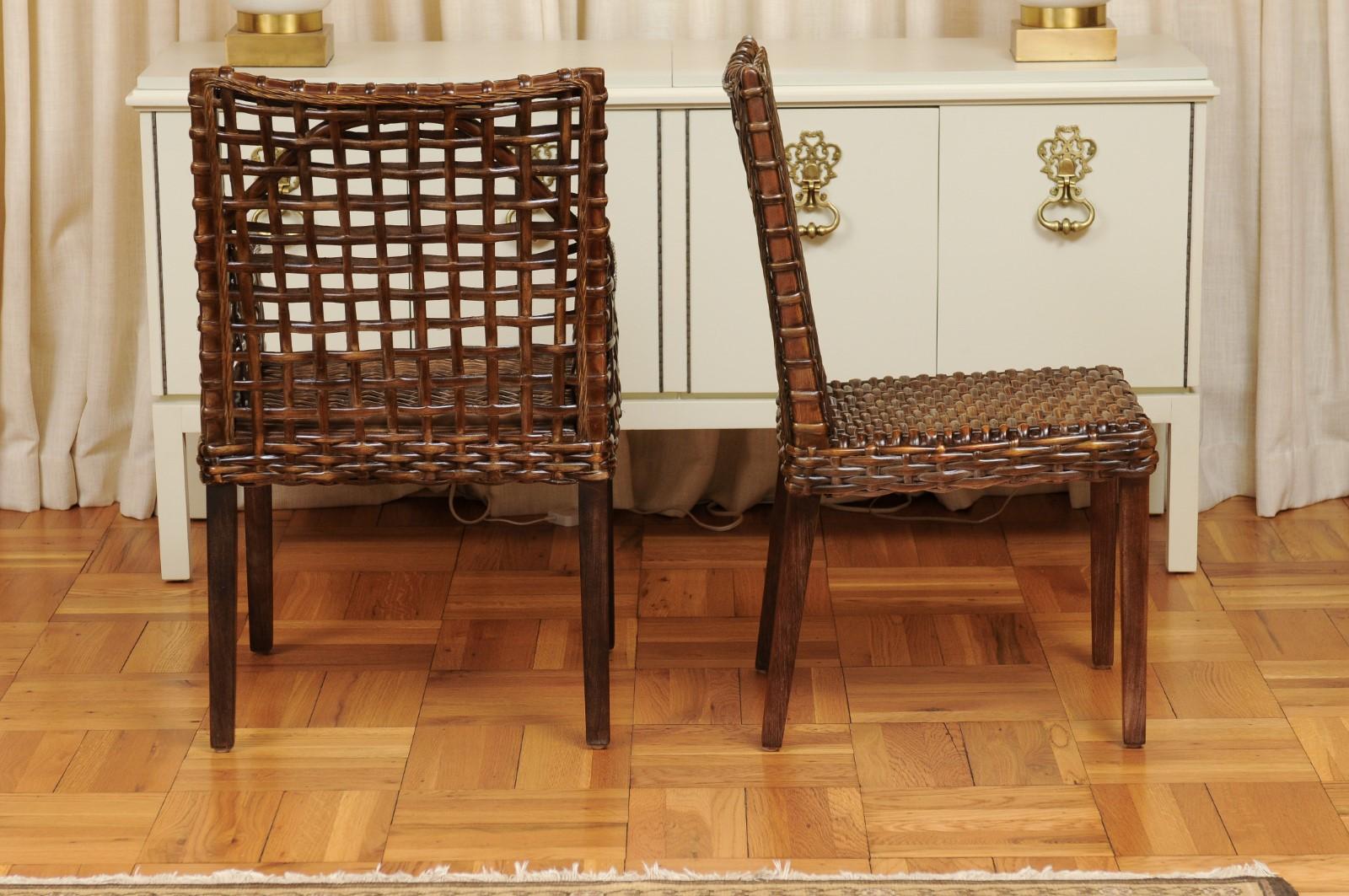 Superbe ensemble de 8 chaises de salle à manger en acajou cérusé et cannage en bois de tabac vieilli en vente 4