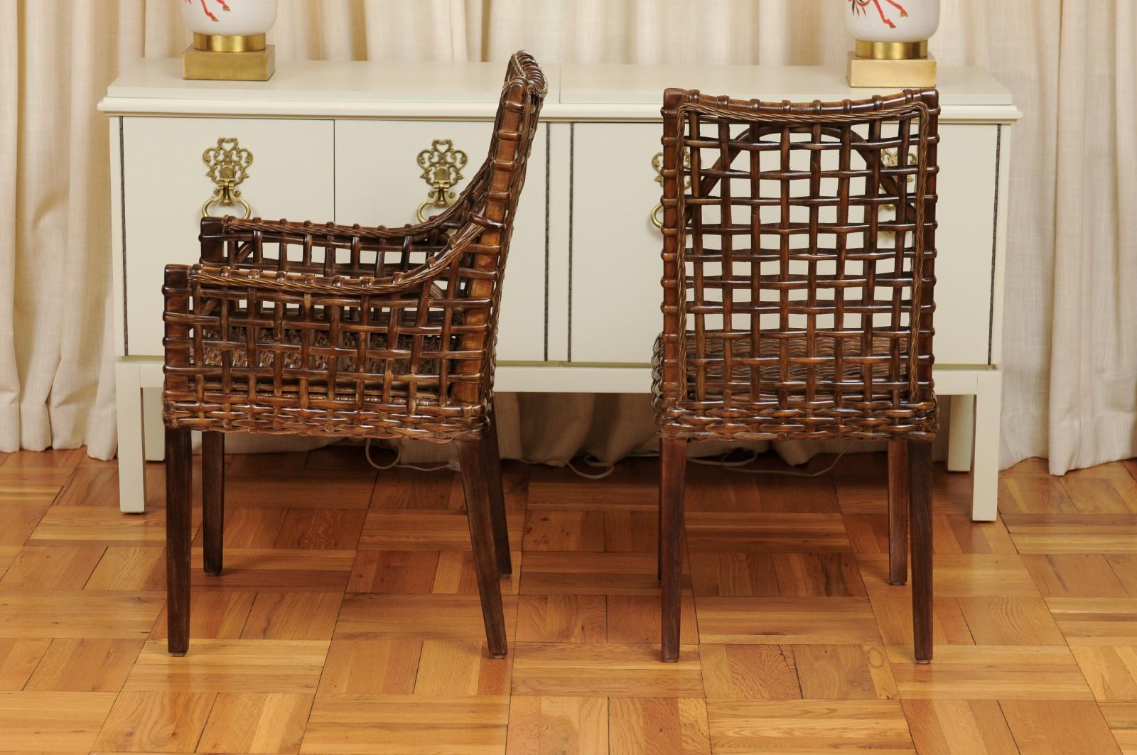 Superbe ensemble de 8 chaises de salle à manger en acajou cérusé et cannage en bois de tabac vieilli en vente 6