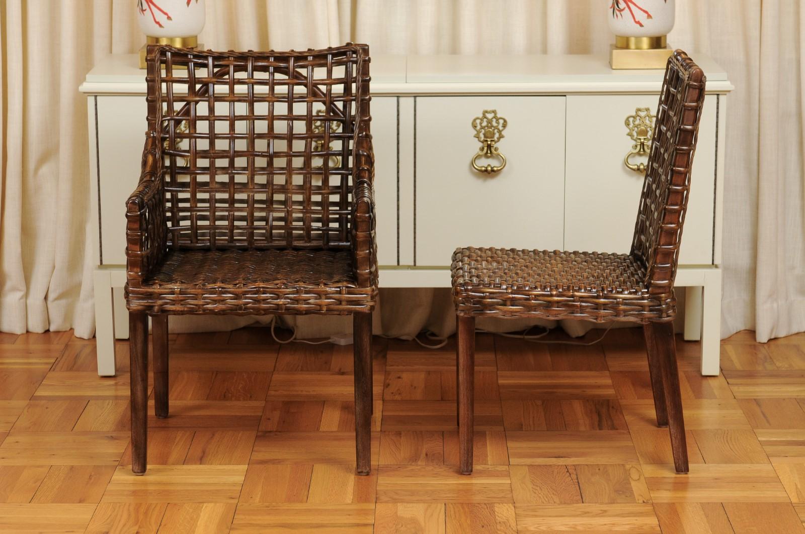 Superbe ensemble de 8 chaises de salle à manger en acajou cérusé et cannage en bois de tabac vieilli en vente 8