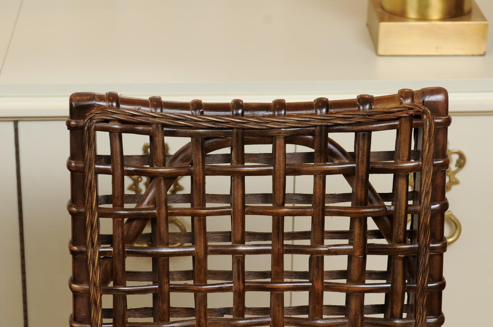 Superbe ensemble de 8 chaises de salle à manger en acajou cérusé et cannage en bois de tabac vieilli en vente 10