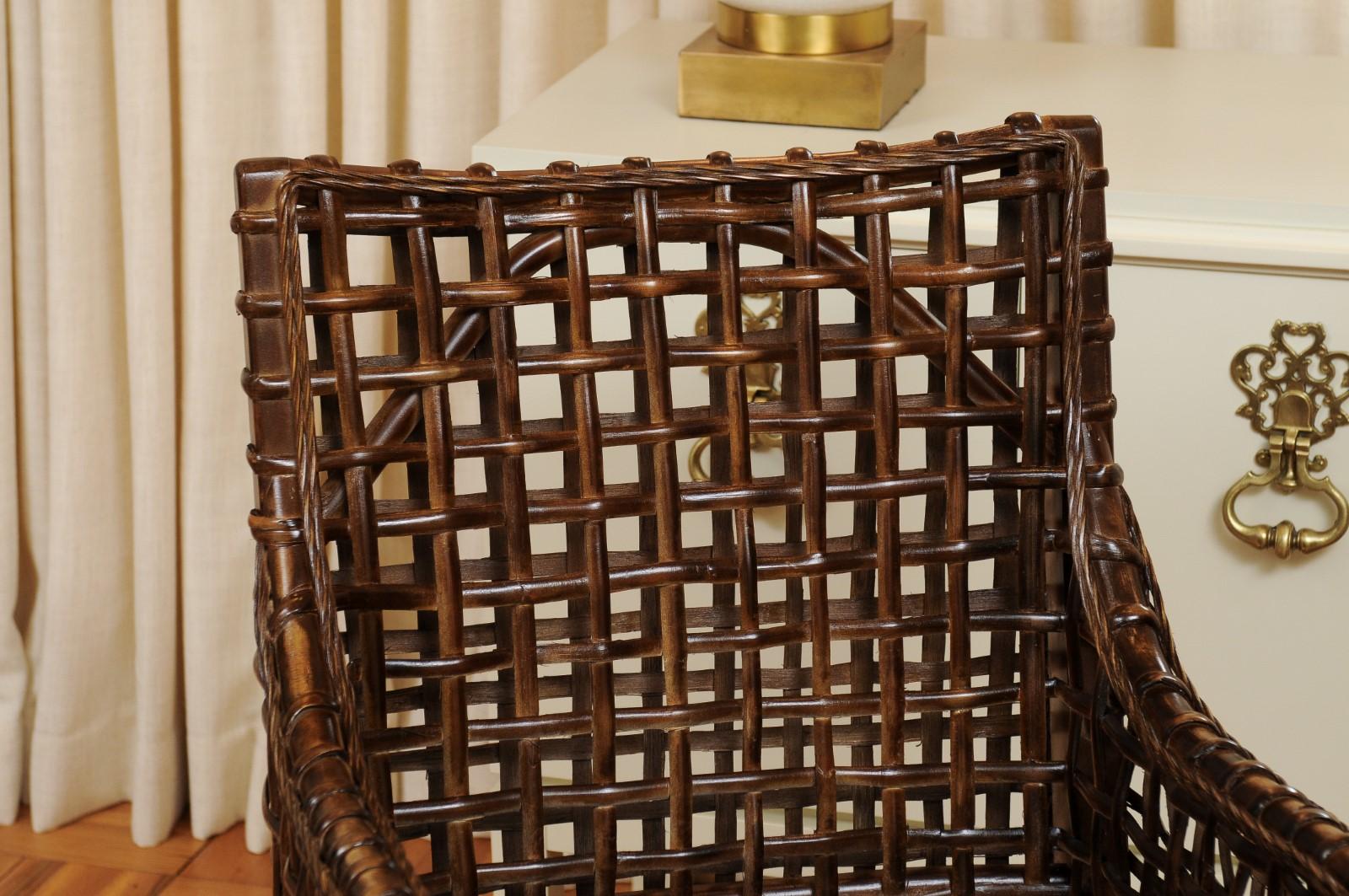 Superbe ensemble de 8 chaises de salle à manger en acajou cérusé et cannage en bois de tabac vieilli en vente 12
