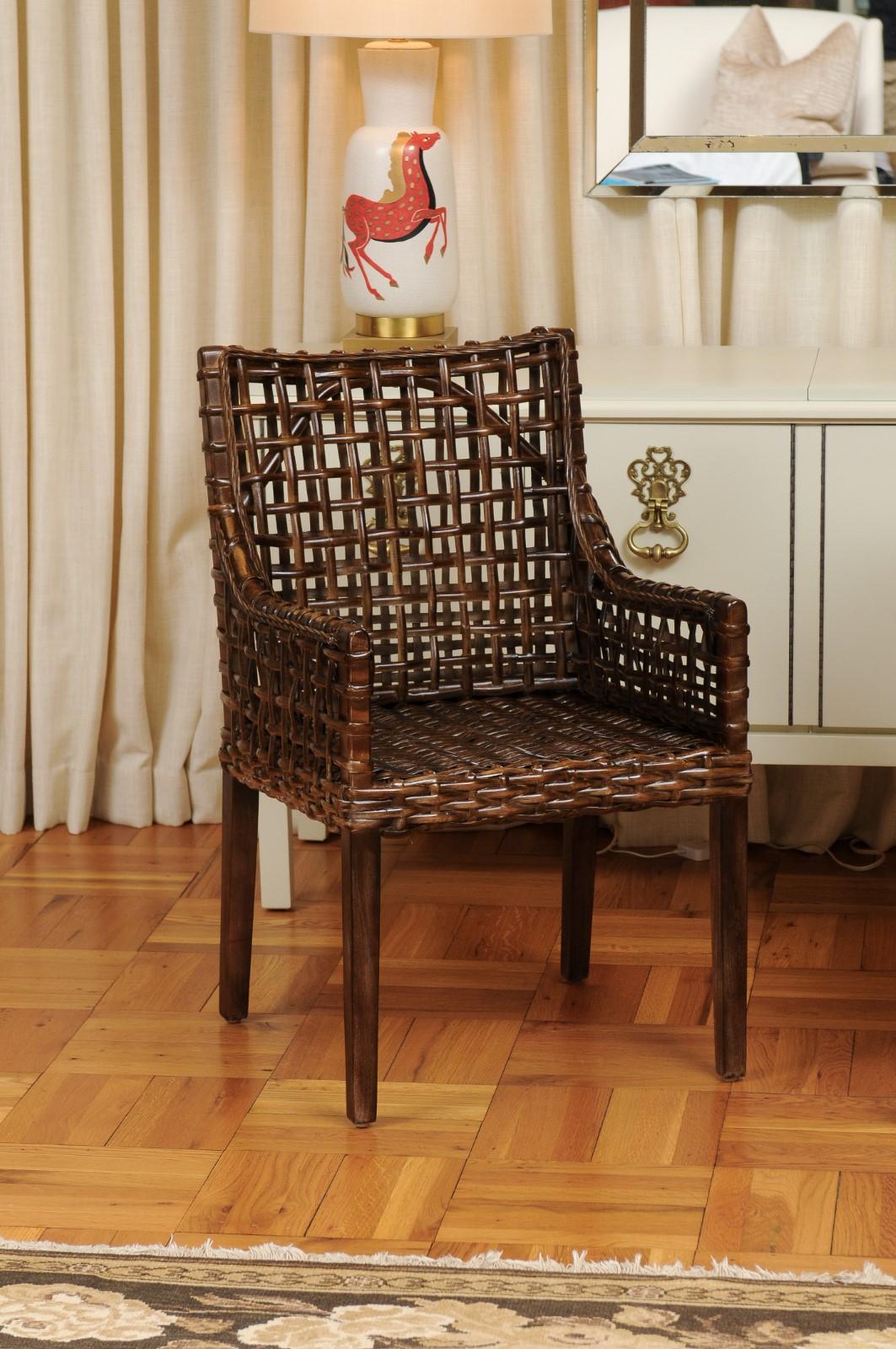 Inconnu Superbe ensemble de 8 chaises de salle à manger en acajou cérusé et cannage en bois de tabac vieilli en vente