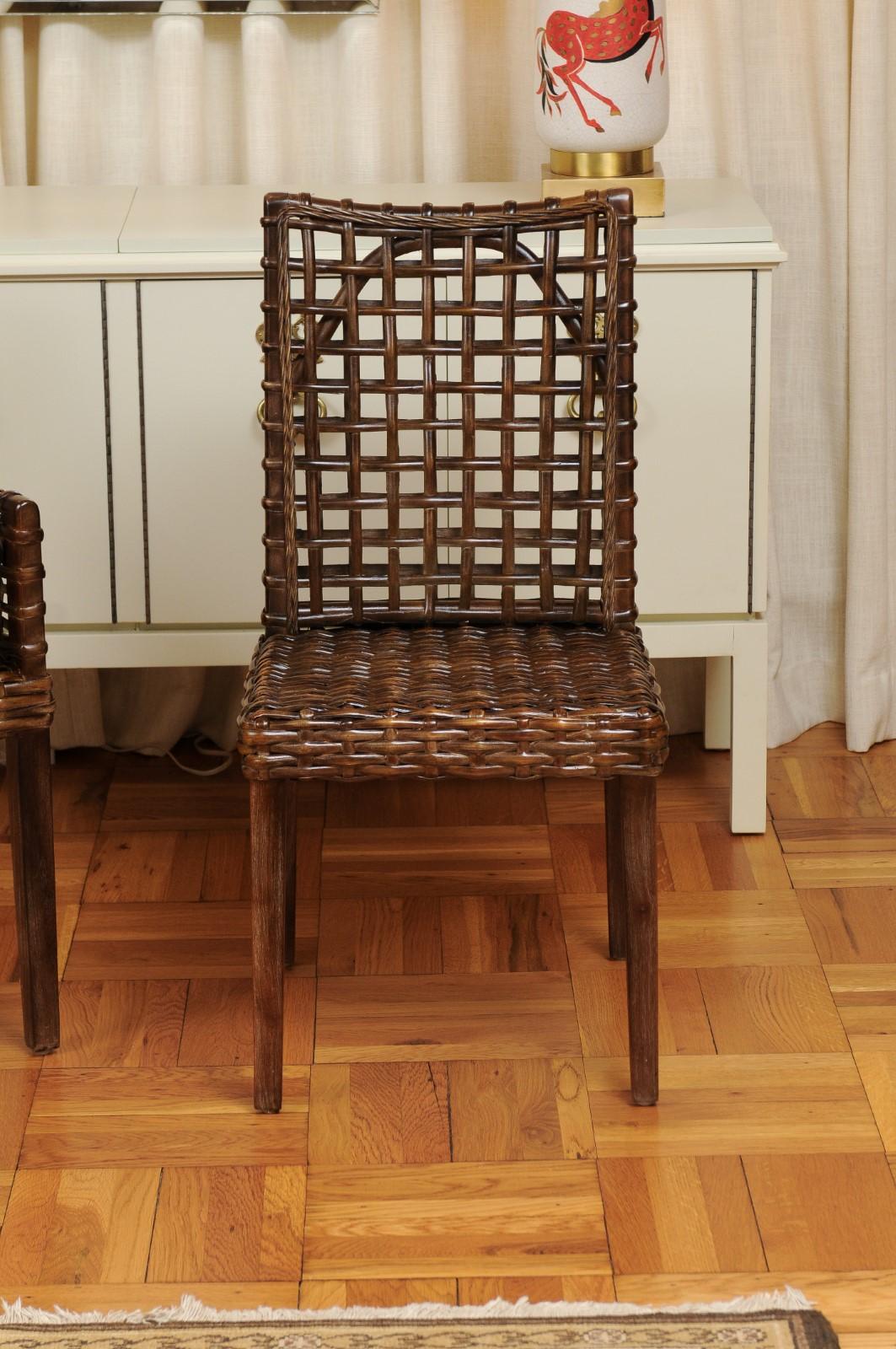 Superbe ensemble de 8 chaises de salle à manger en acajou cérusé et cannage en bois de tabac vieilli Excellent état - En vente à Atlanta, GA