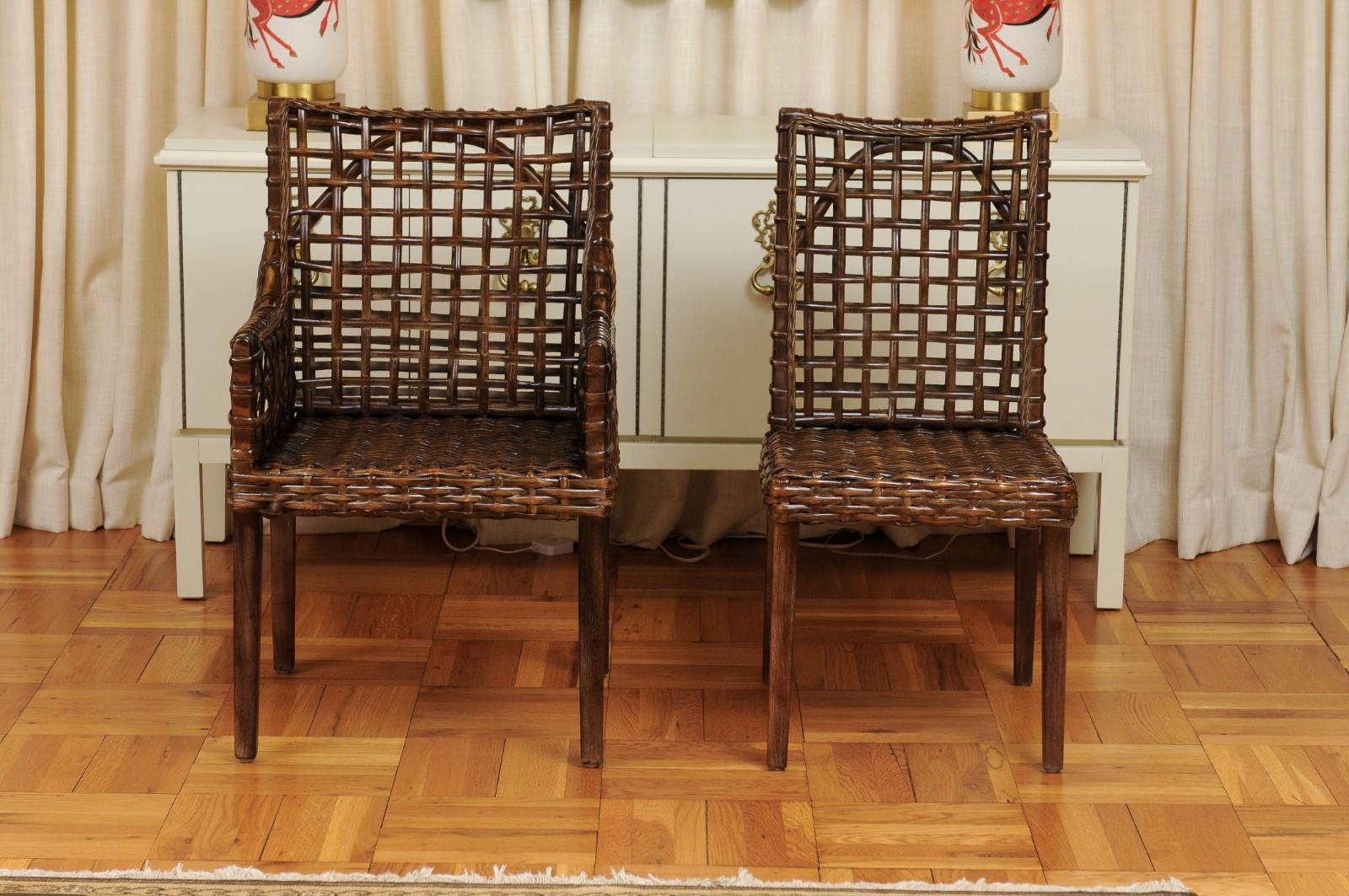Superbe ensemble de 8 chaises de salle à manger en acajou cérusé et cannage en bois de tabac vieilli en vente 1