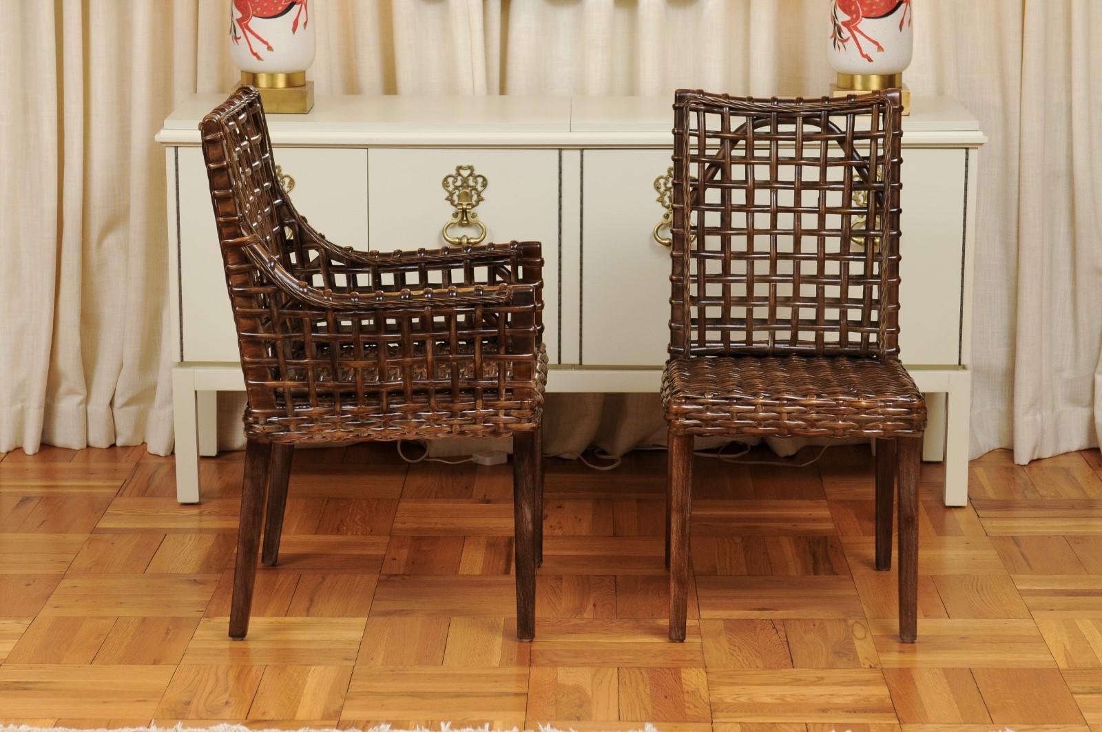 Superbe ensemble de 8 chaises de salle à manger en acajou cérusé et cannage en bois de tabac vieilli en vente 2