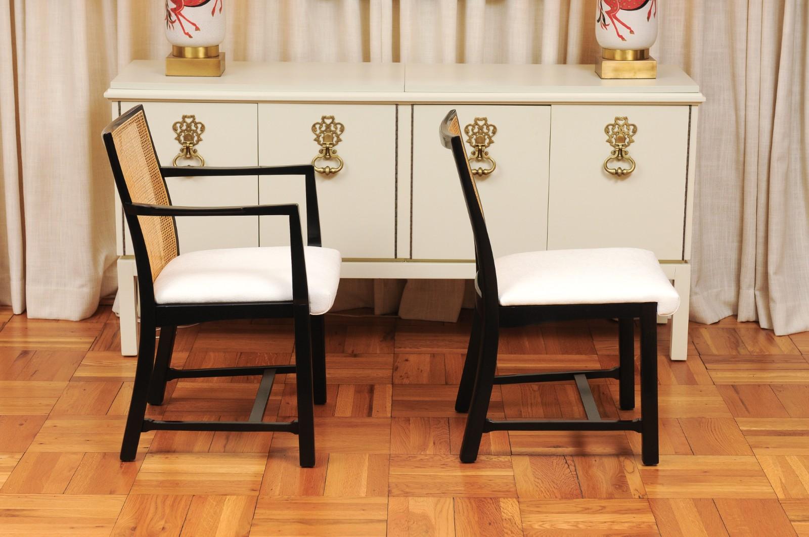 Superbe ensemble de 8 chaises cannées vintage en laque noire de Michael Taylor pour Baker en vente 4
