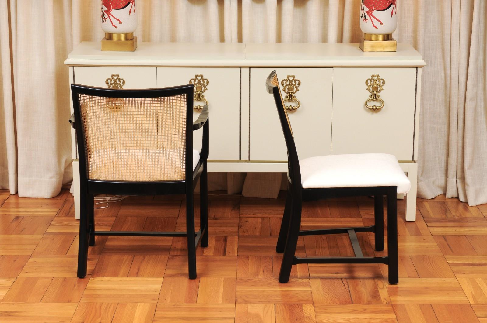 Superbe ensemble de 8 chaises cannées vintage en laque noire de Michael Taylor pour Baker en vente 5