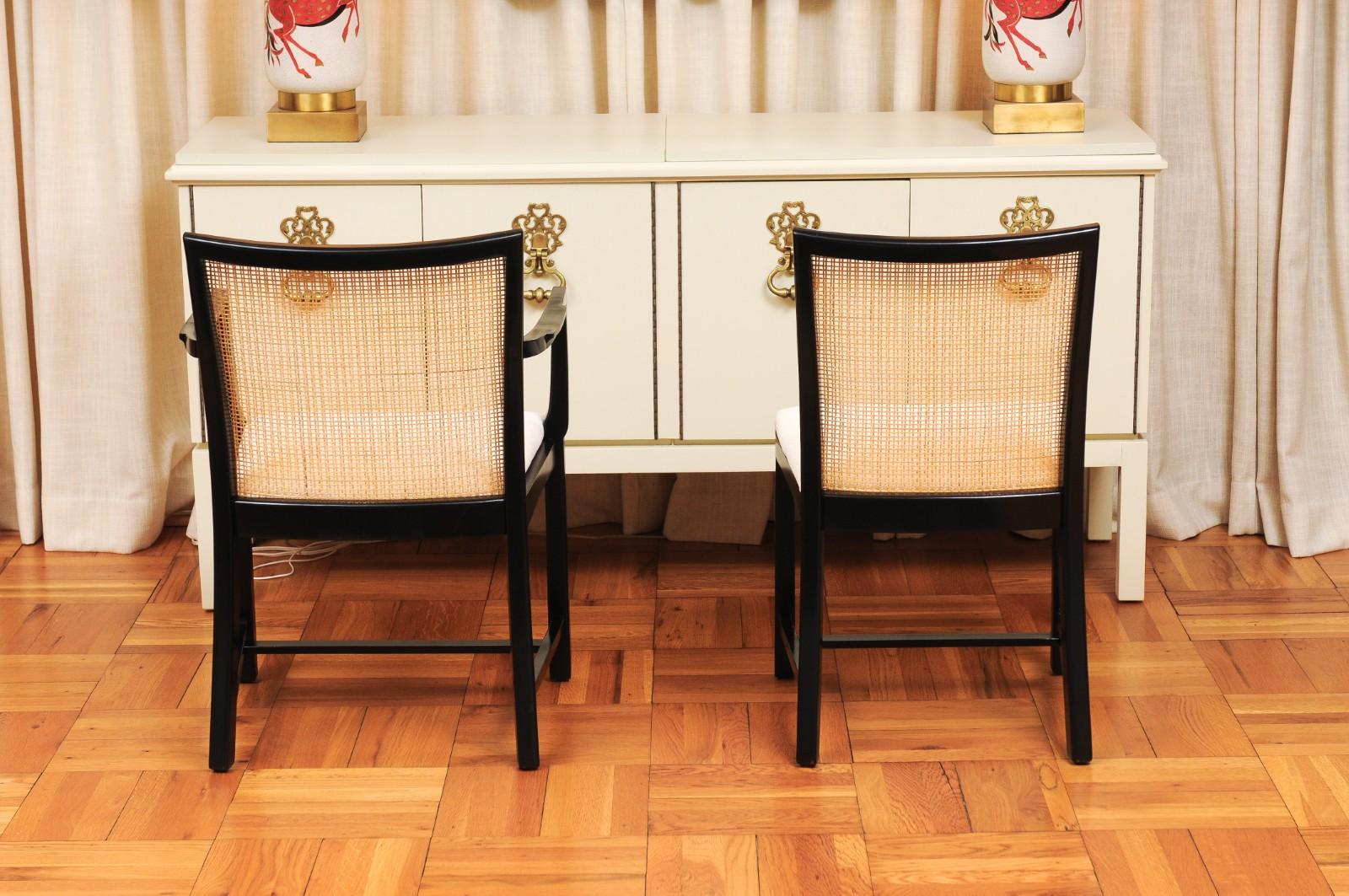 Superbe ensemble de 8 chaises cannées vintage en laque noire de Michael Taylor pour Baker en vente 6