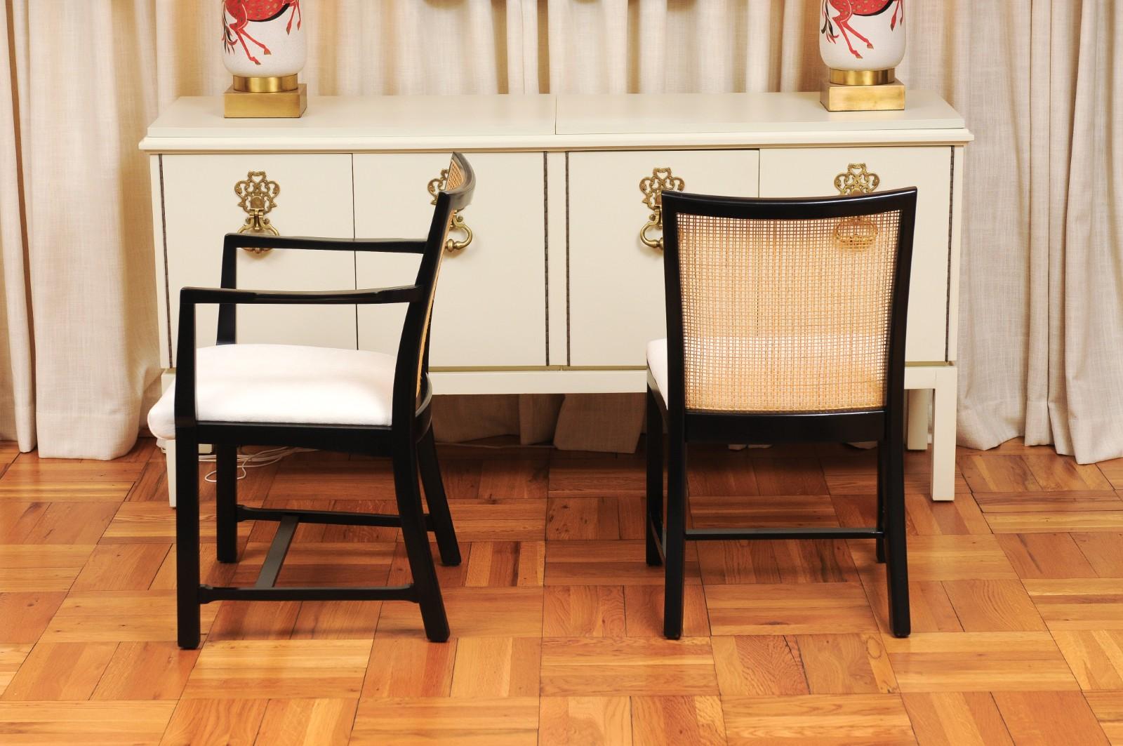 Superbe ensemble de 8 chaises cannées vintage en laque noire de Michael Taylor pour Baker en vente 7