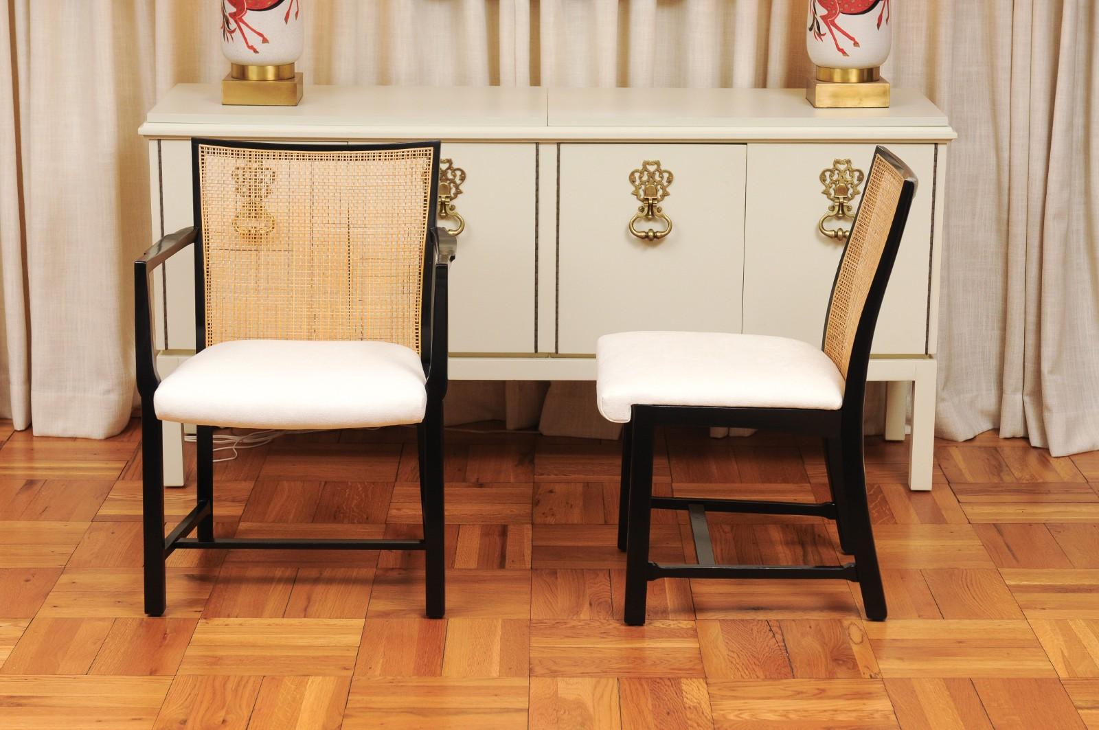 Superbe ensemble de 8 chaises cannées vintage en laque noire de Michael Taylor pour Baker en vente 9