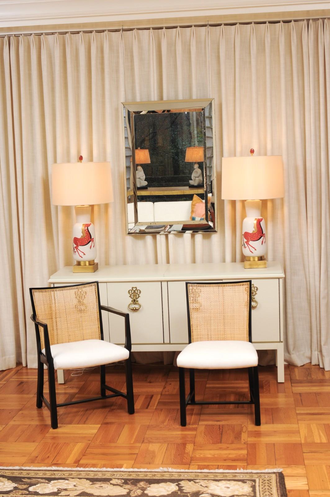Américain Superbe ensemble de 8 chaises cannées vintage en laque noire de Michael Taylor pour Baker en vente
