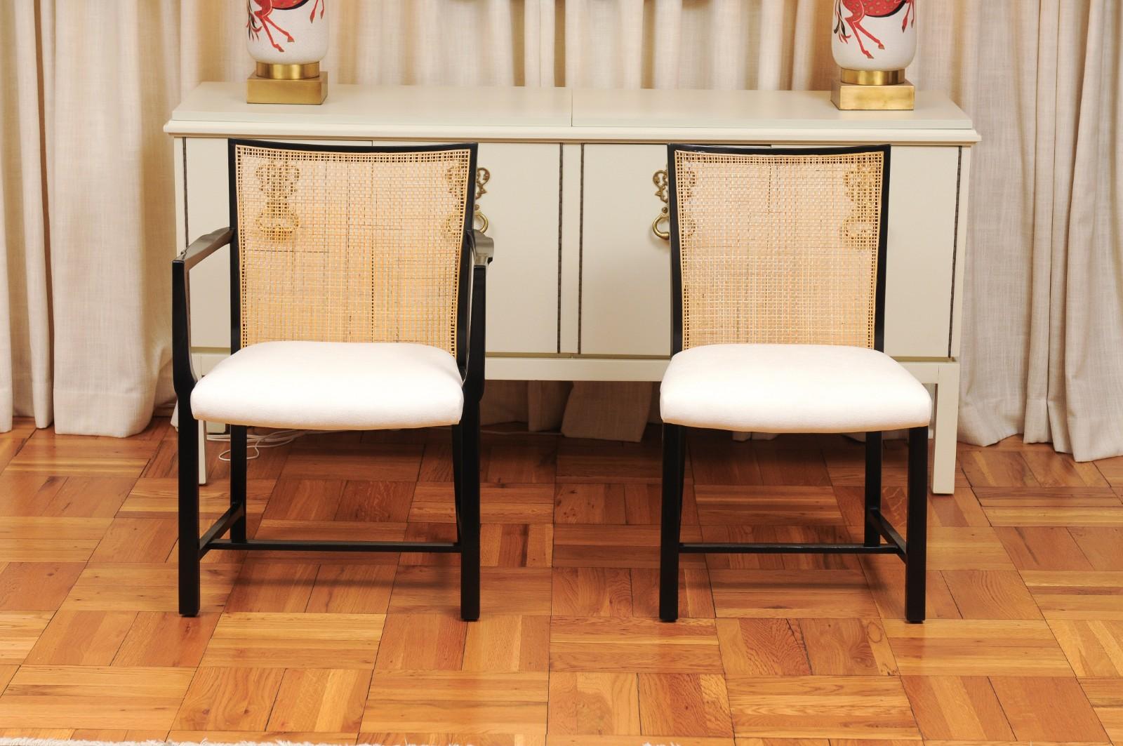 Canne Superbe ensemble de 8 chaises cannées vintage en laque noire de Michael Taylor pour Baker en vente