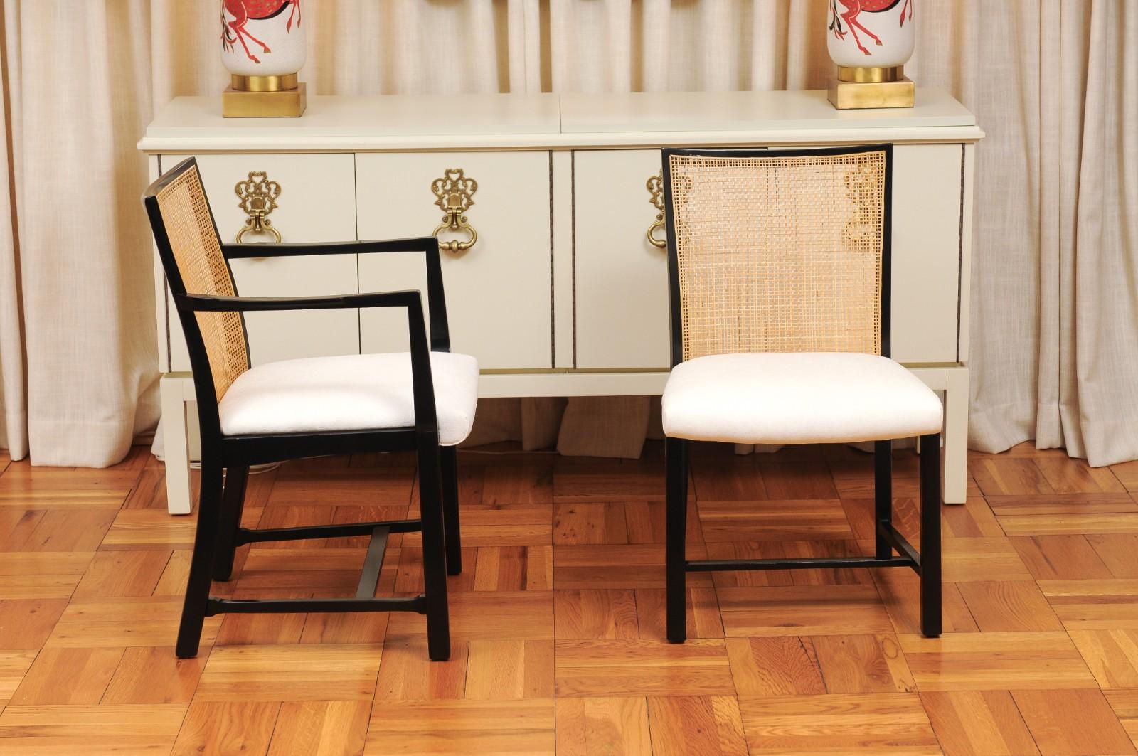 Superbe ensemble de 8 chaises cannées vintage en laque noire de Michael Taylor pour Baker en vente 1