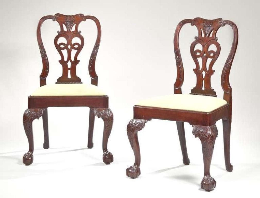 XVIIIe siècle Superbe ensemble de huit chaises de salle à manger George II en vente