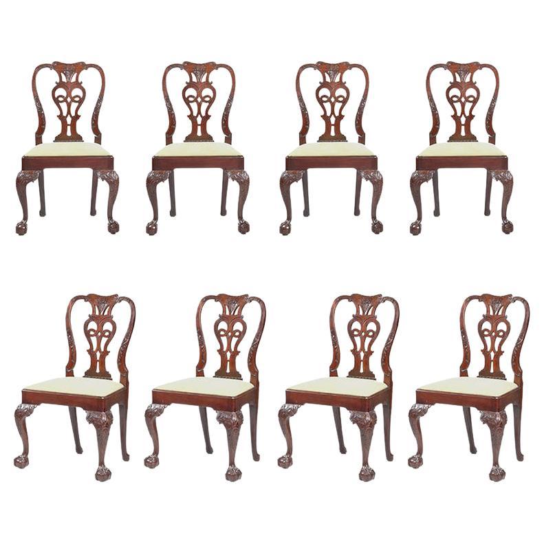 Superbe ensemble de huit chaises de salle à manger George II en vente