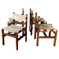 Superbo set di quattro sedie da pranzo Safari in pelle e olmo degli anni '70 di Maison Regain