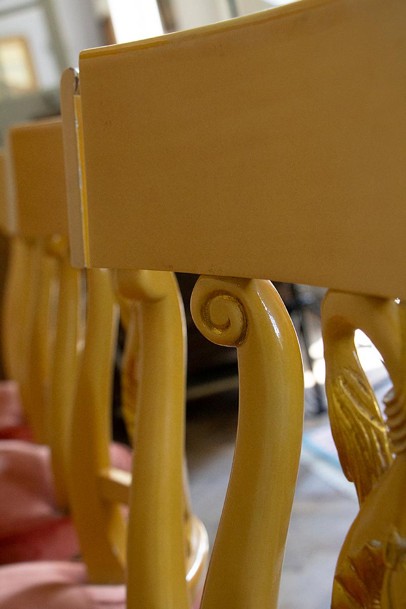 Superbe ensemble de chaises italiennes en bois laqué or jaune, datant d'environ 1950 en vente 5