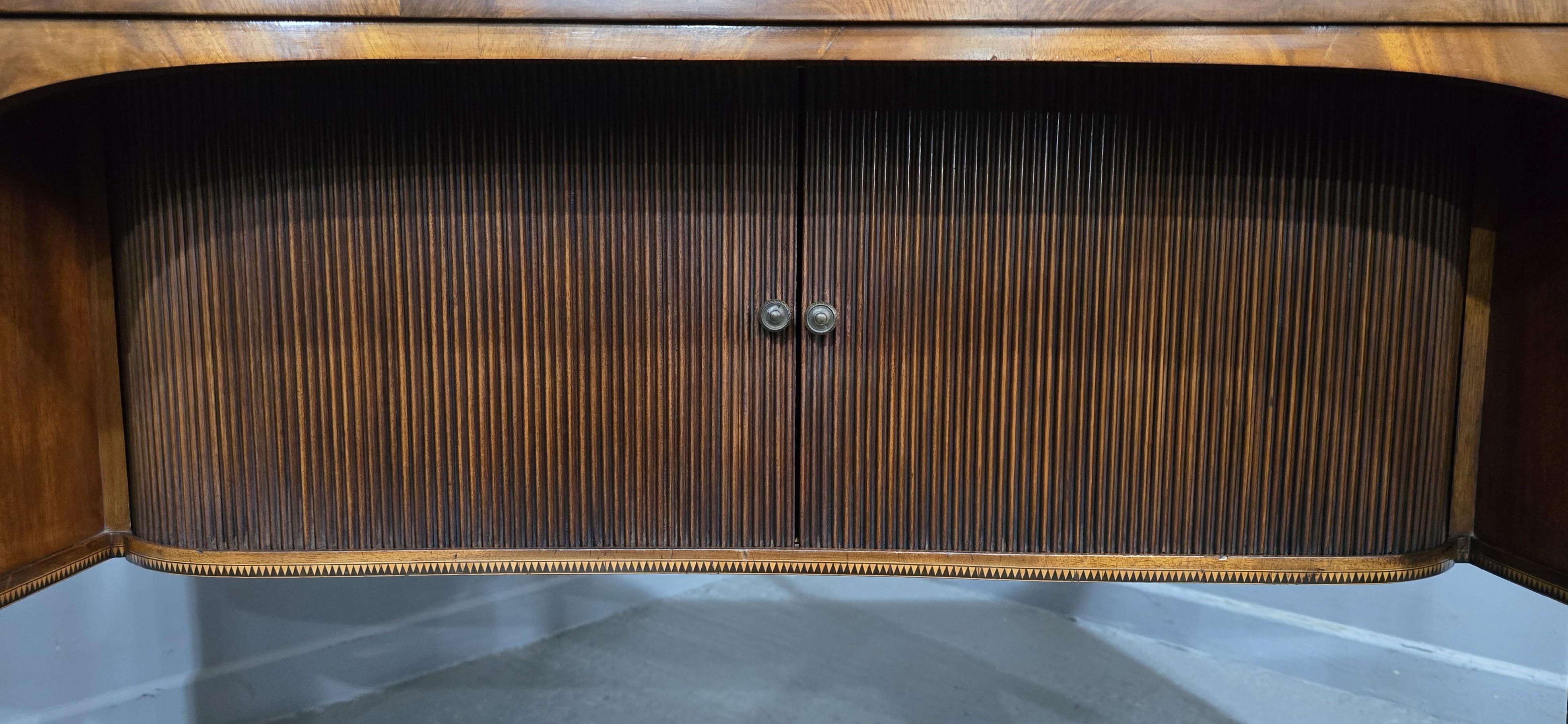 Prächtiges Sheraton Sideboard mit Intarsien im Angebot 6