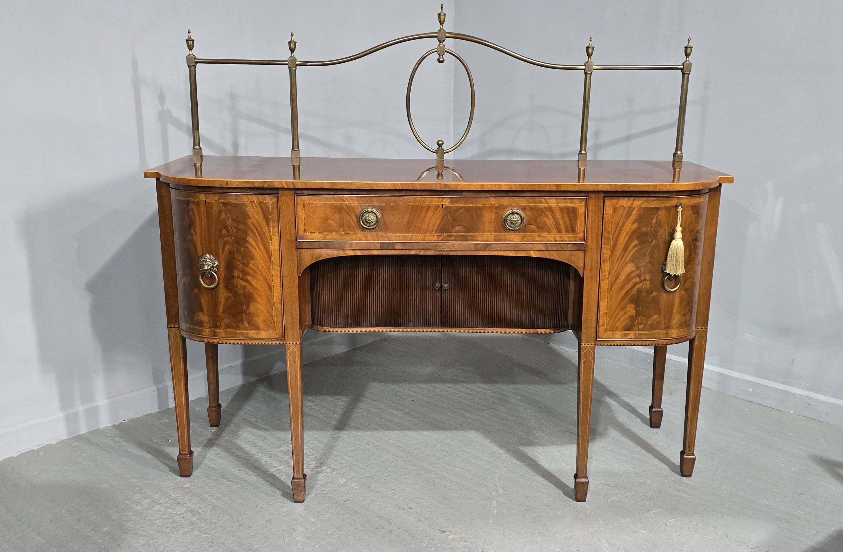 Prächtiges Sheraton Sideboard mit Intarsien (Englisch) im Angebot