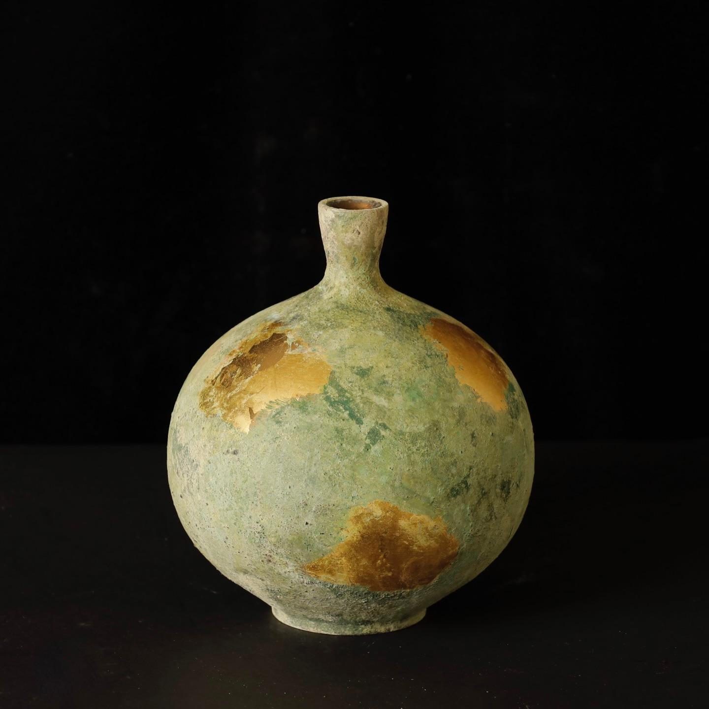 Superbo vaso in bronzo giapponese firmato da Isao - Periodo Showa, XX secolo in vendita 1