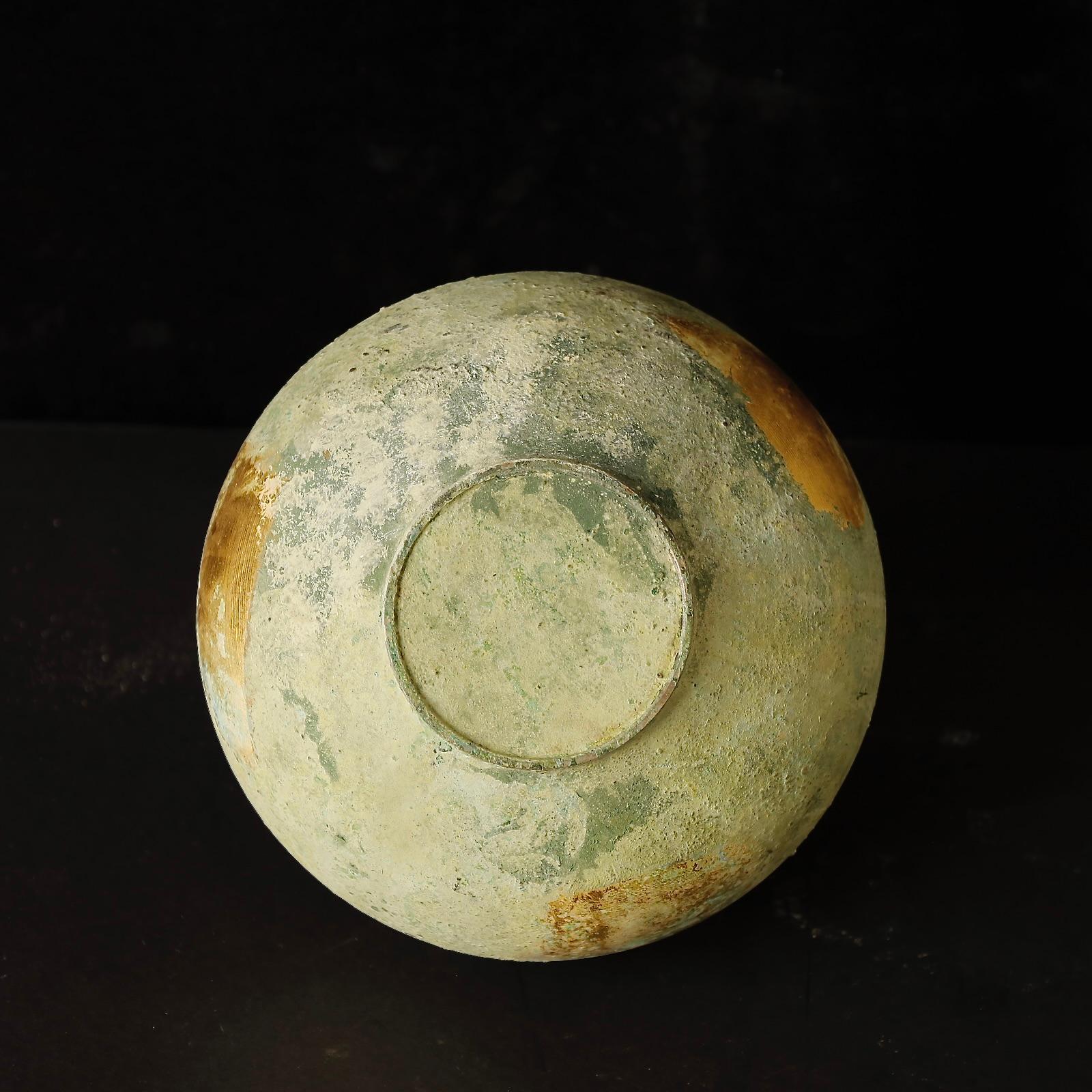 Superbo vaso in bronzo giapponese firmato da Isao - Periodo Showa, XX secolo in vendita 3