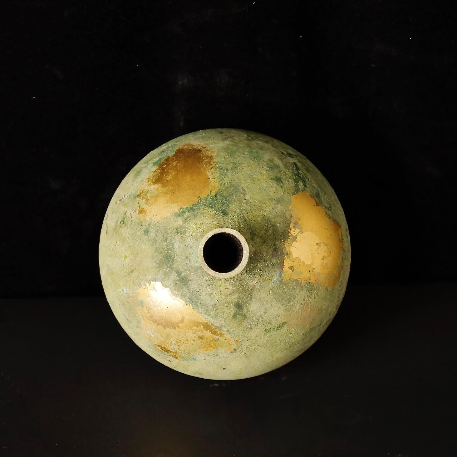 Superbo vaso in bronzo giapponese firmato da Isao - Periodo Showa, XX secolo in vendita 4