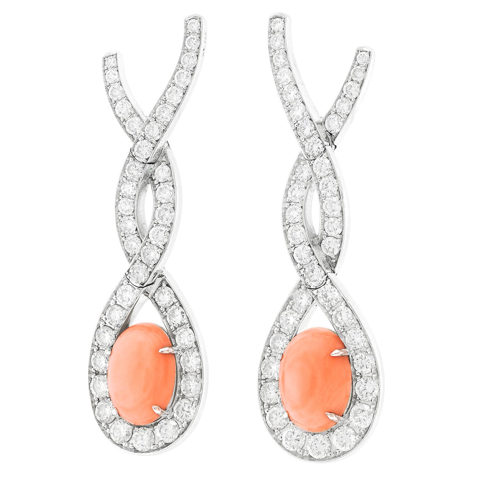 Magníficos pendientes araña de diamantes y coral de los años sesenta Corte oval en venta