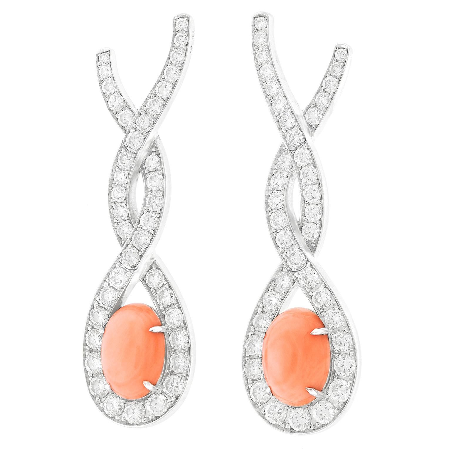 Magníficos pendientes araña de diamantes y coral de los años sesenta en Excelente estado para la venta en Litchfield, CT