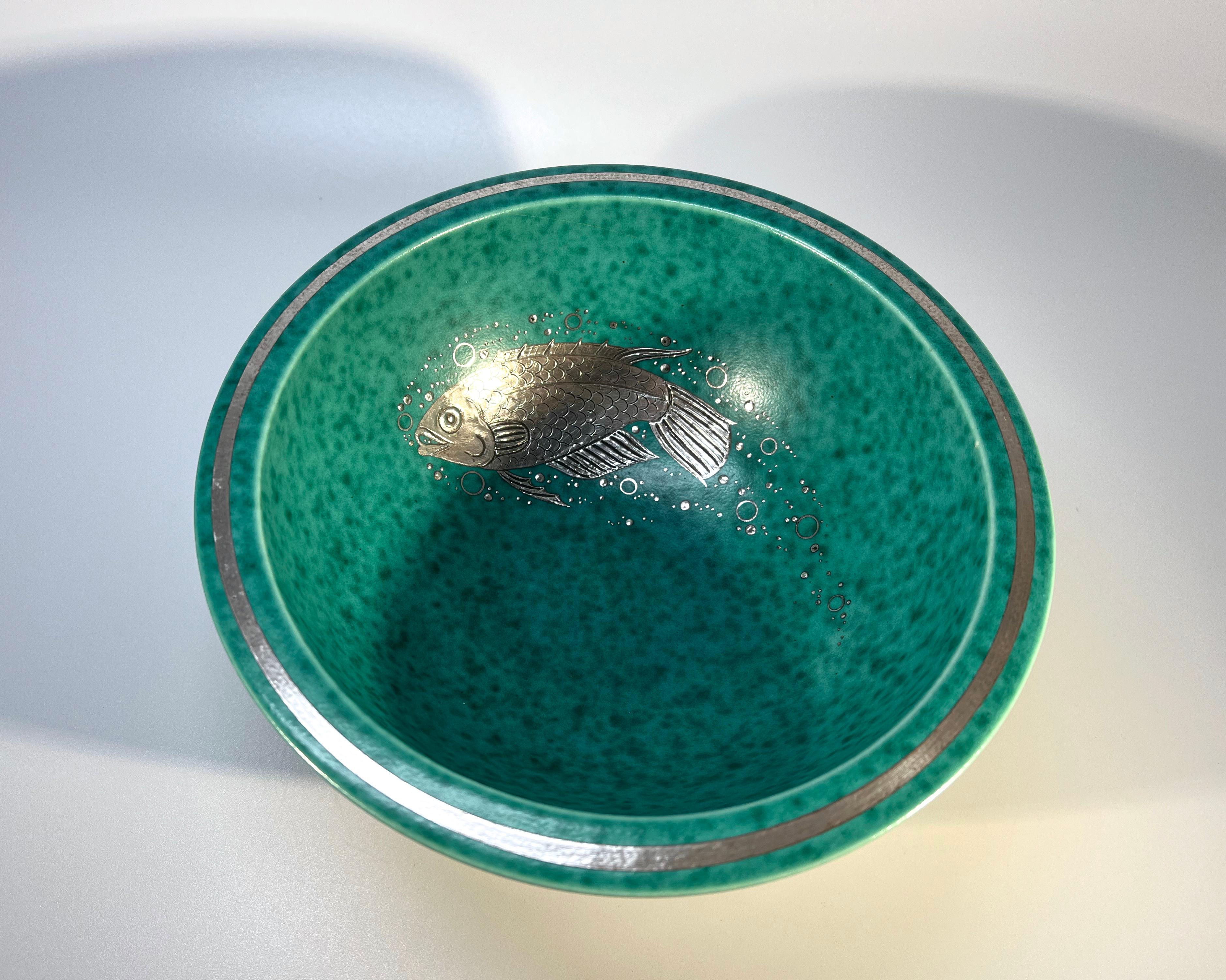 Superba ciotola per pesce stilizzata, argento applicato, Wilhelm Kage, ARGENTA, Gustavsberg In condizioni buone in vendita a Rothley, Leicestershire