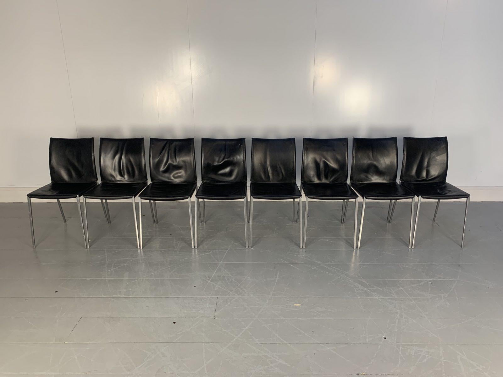 Bonjour les amis, et bienvenue à une nouvelle offre incontournable de Lord Browns Furniture, la première source de canapés et de chaises de qualité au Royaume-Uni.

Nous vous proposons ici l'un des ensembles de chaises de salle à manger les plus