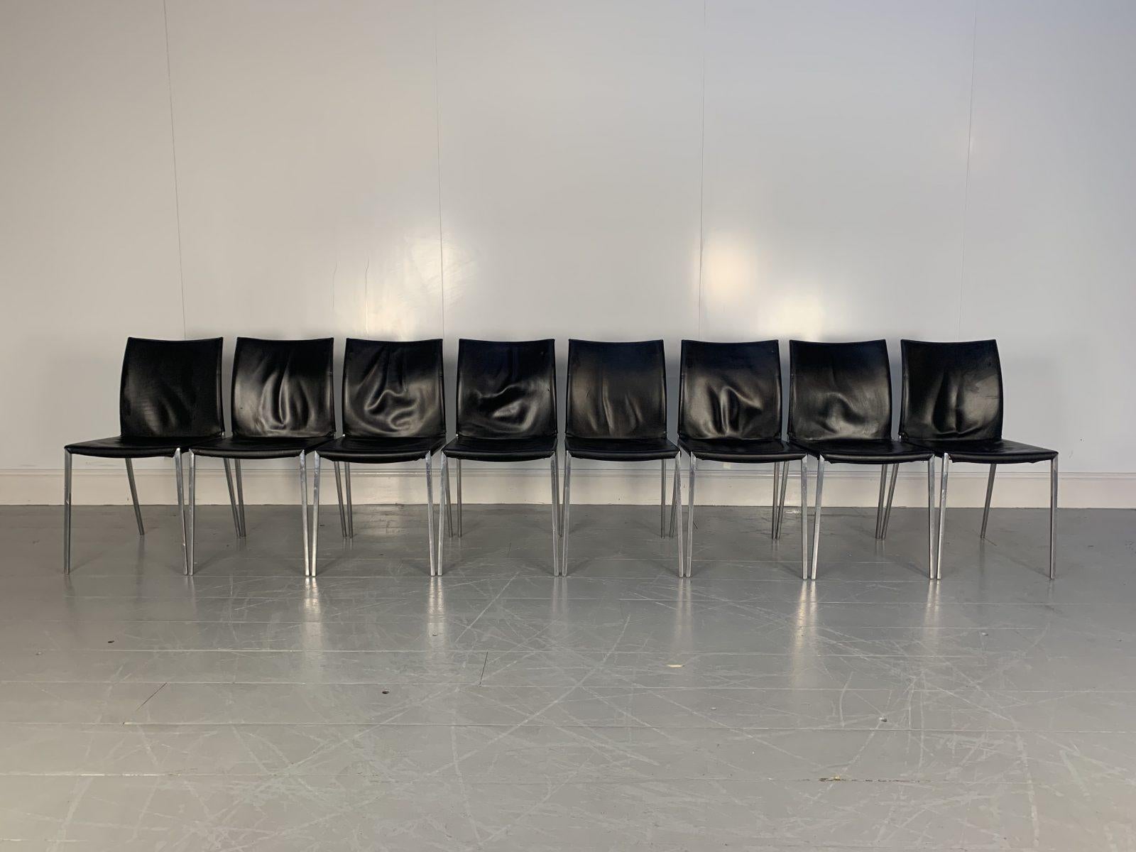 Superbe ensemble de 8 chaises de salle à manger Zanotta Lia 2086 en cuir noir et aluminium Bon état - En vente à Barrowford, GB