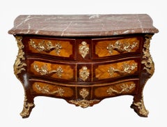 Superbe commode de style Régence en bois de rose et marqueterie de bois de rose