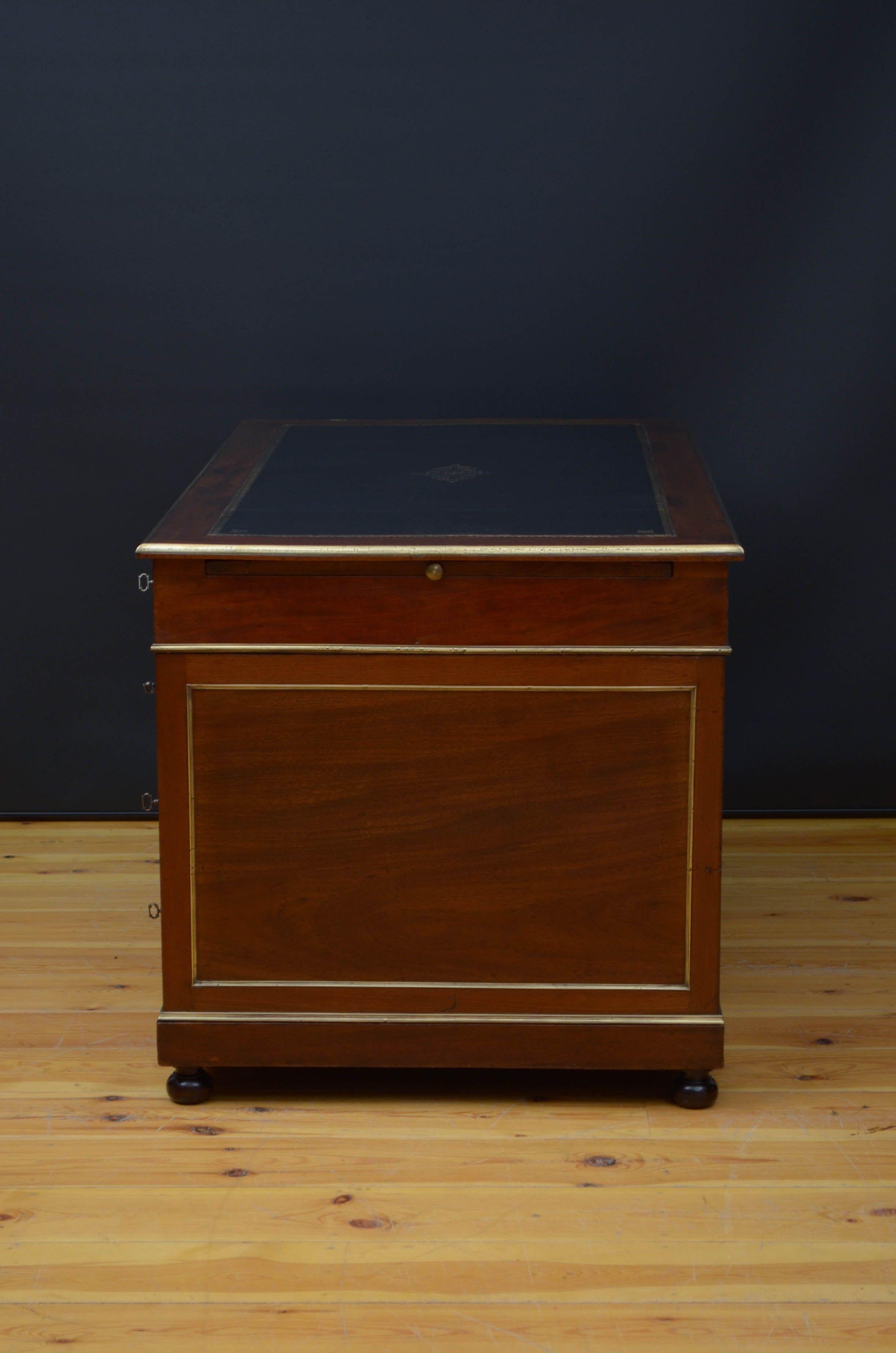 Superb Turn of the Century Pedestal Desk For Sale 11