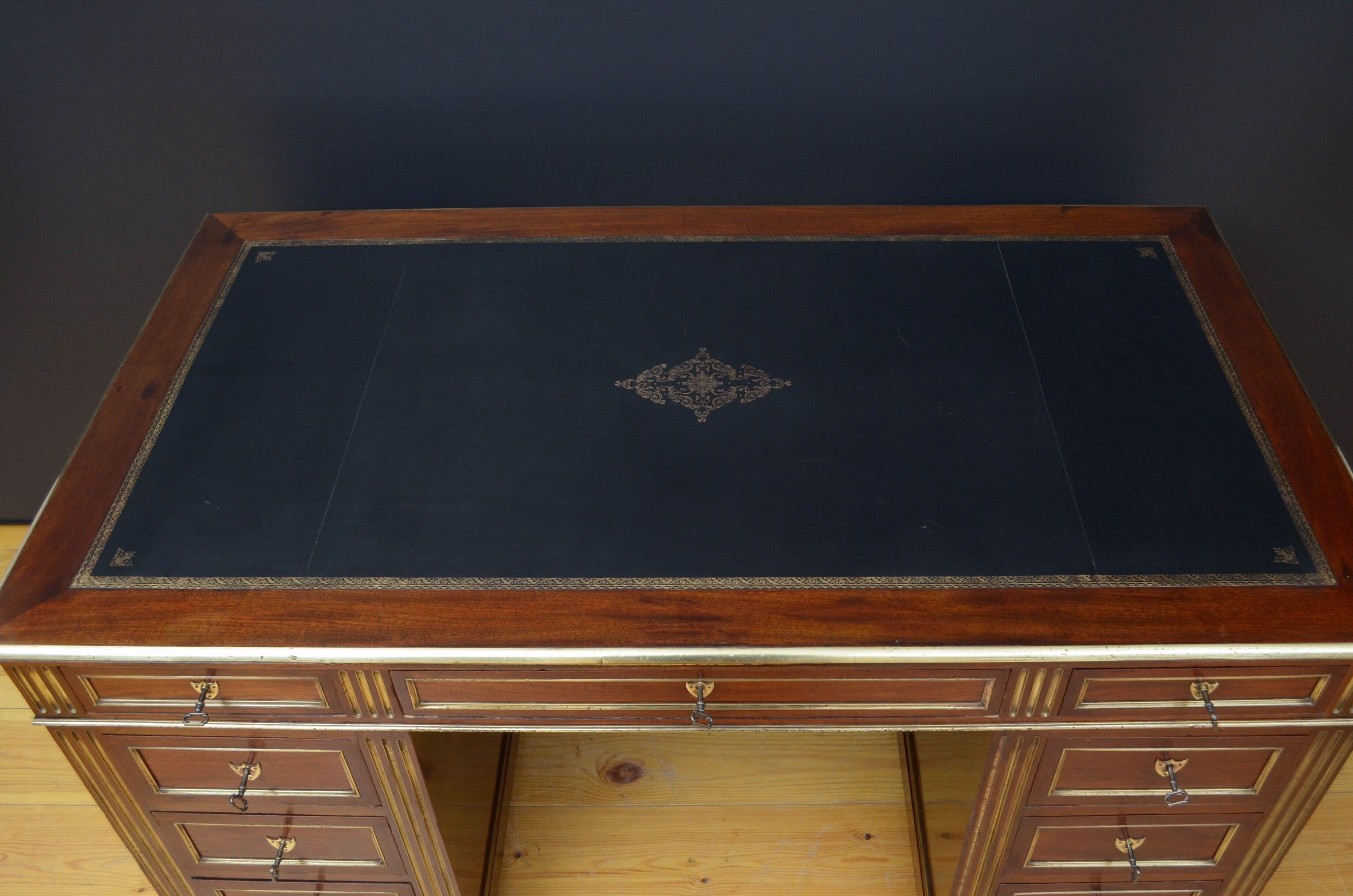 Mahogany Superb Turn of the Century Pedestal Desk For Sale