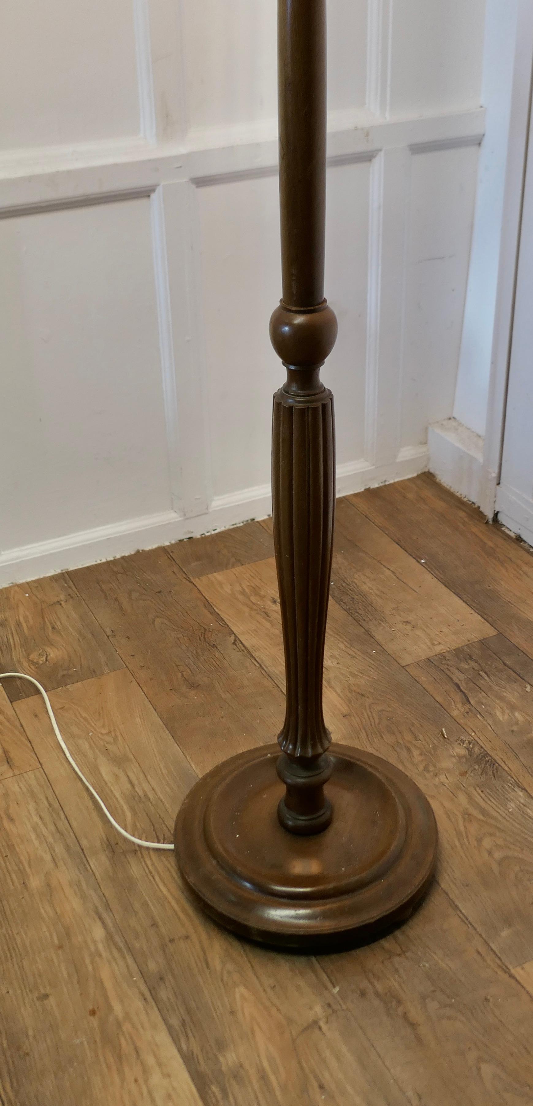 Early 20th Century Superb Turned and Fluted Standard or Floor Lamp