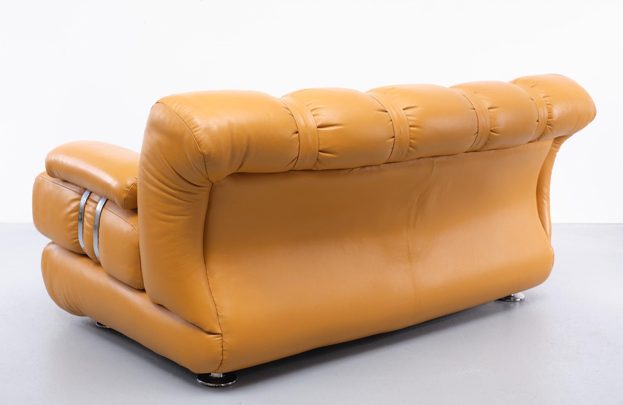 Superb Two seater sofa  Leather  1970s Italy  For Sale 1