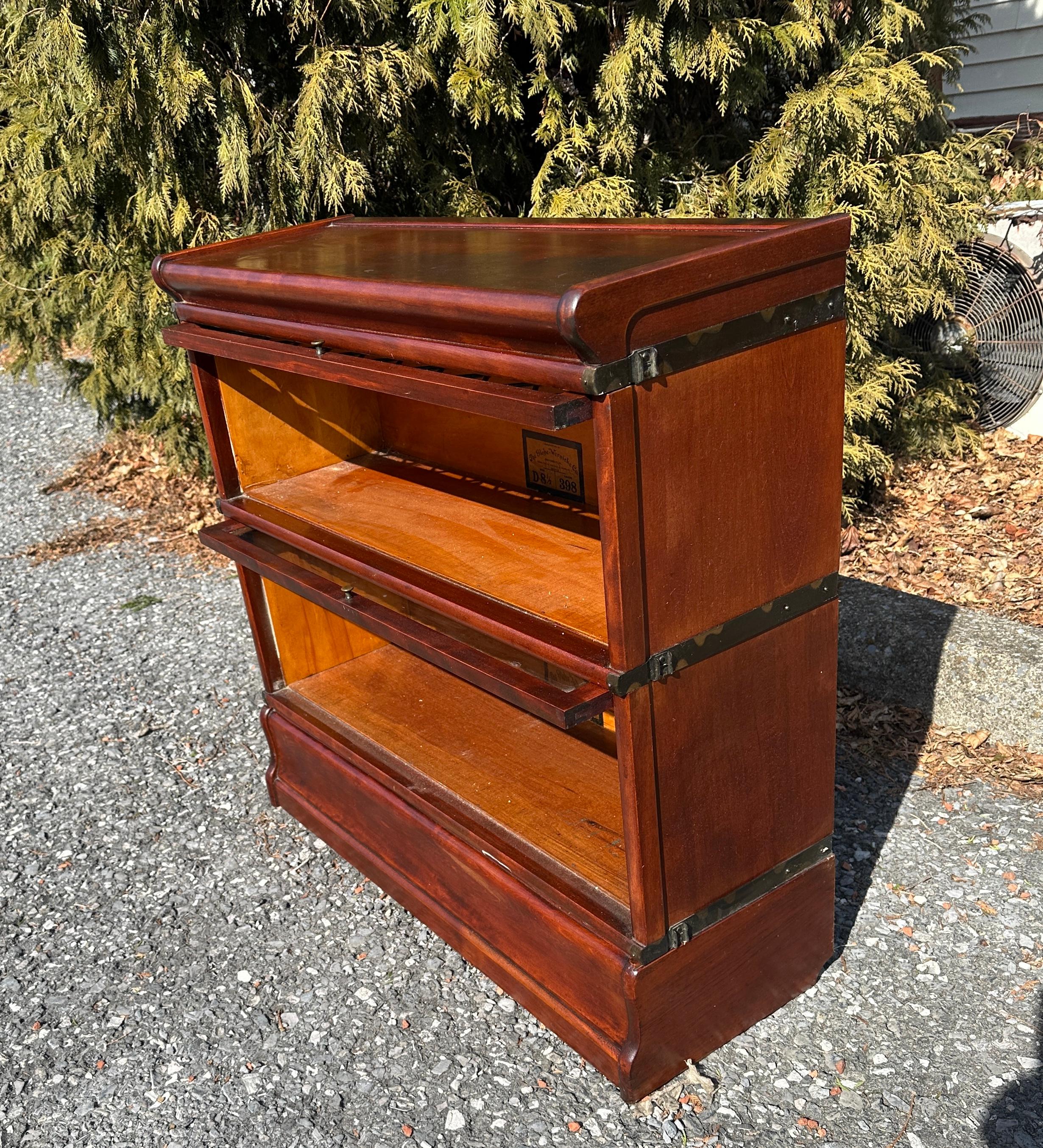 Arts and Crafts SUPERB Two-Section Barrister Bookcase with leaded glass - Stickley Era - W7631 For Sale