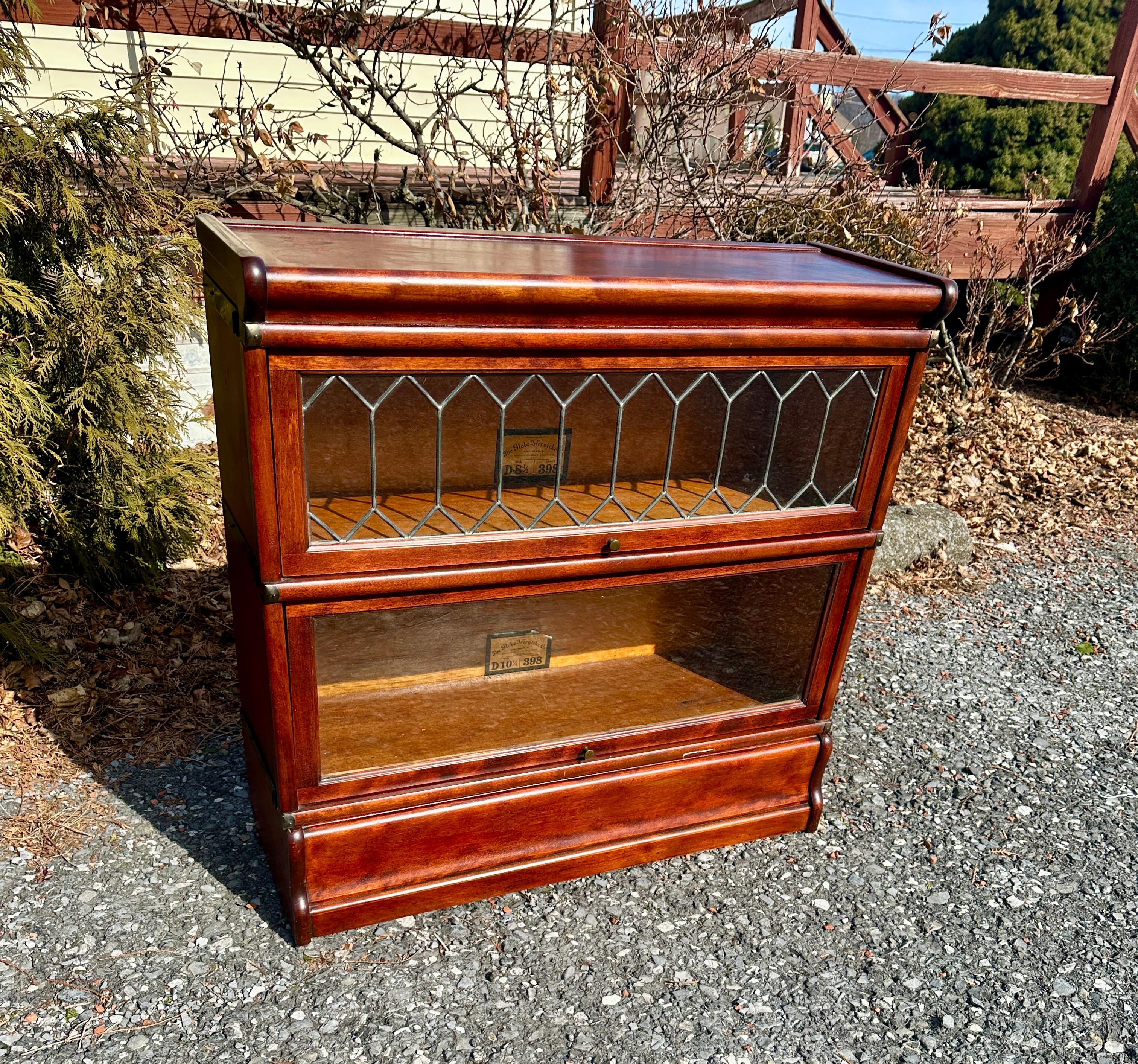 20th Century SUPERB Two-Section Barrister Bookcase with leaded glass - Stickley Era - W7631 For Sale
