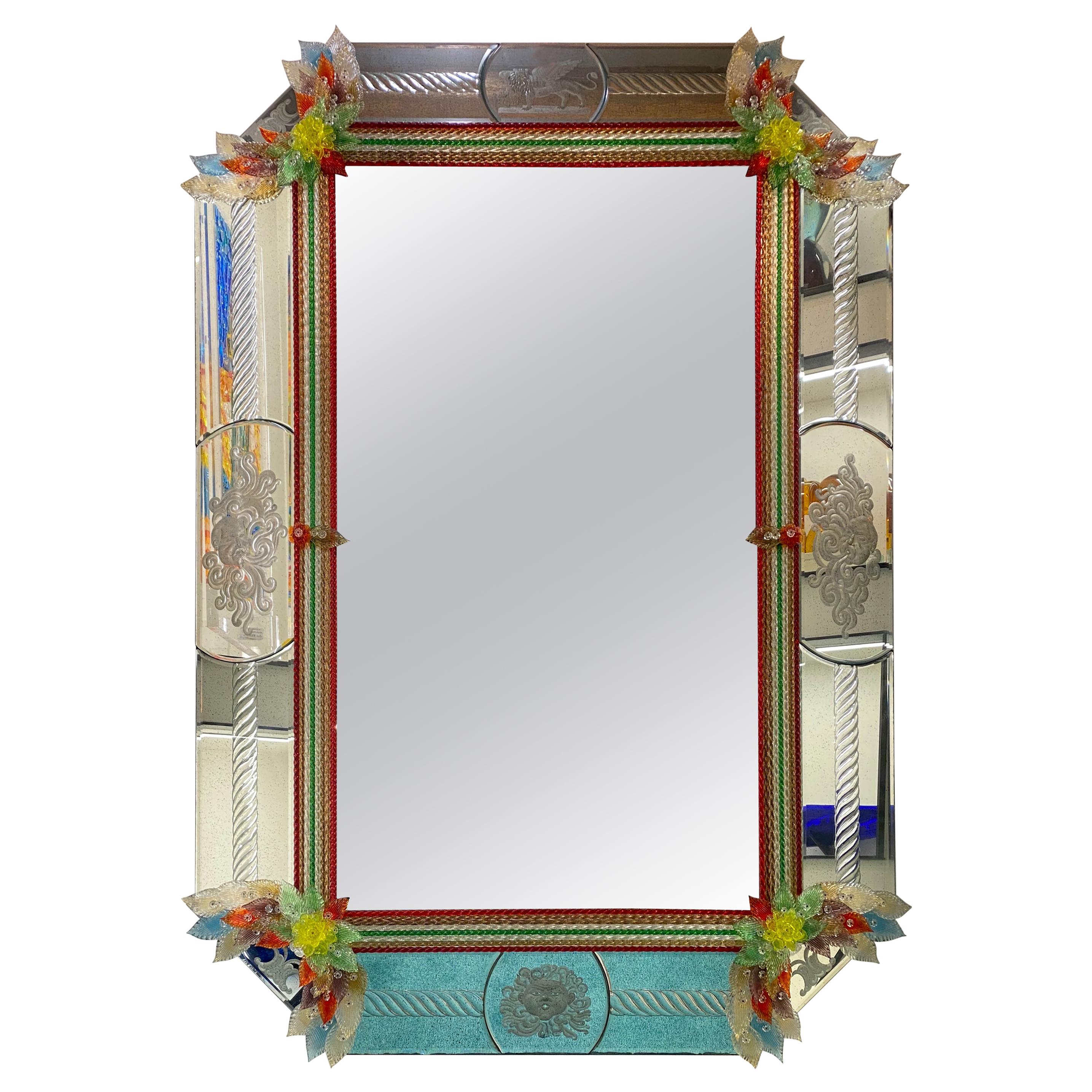 Superbe miroir vénitien en verre de Murano multicolore en vente