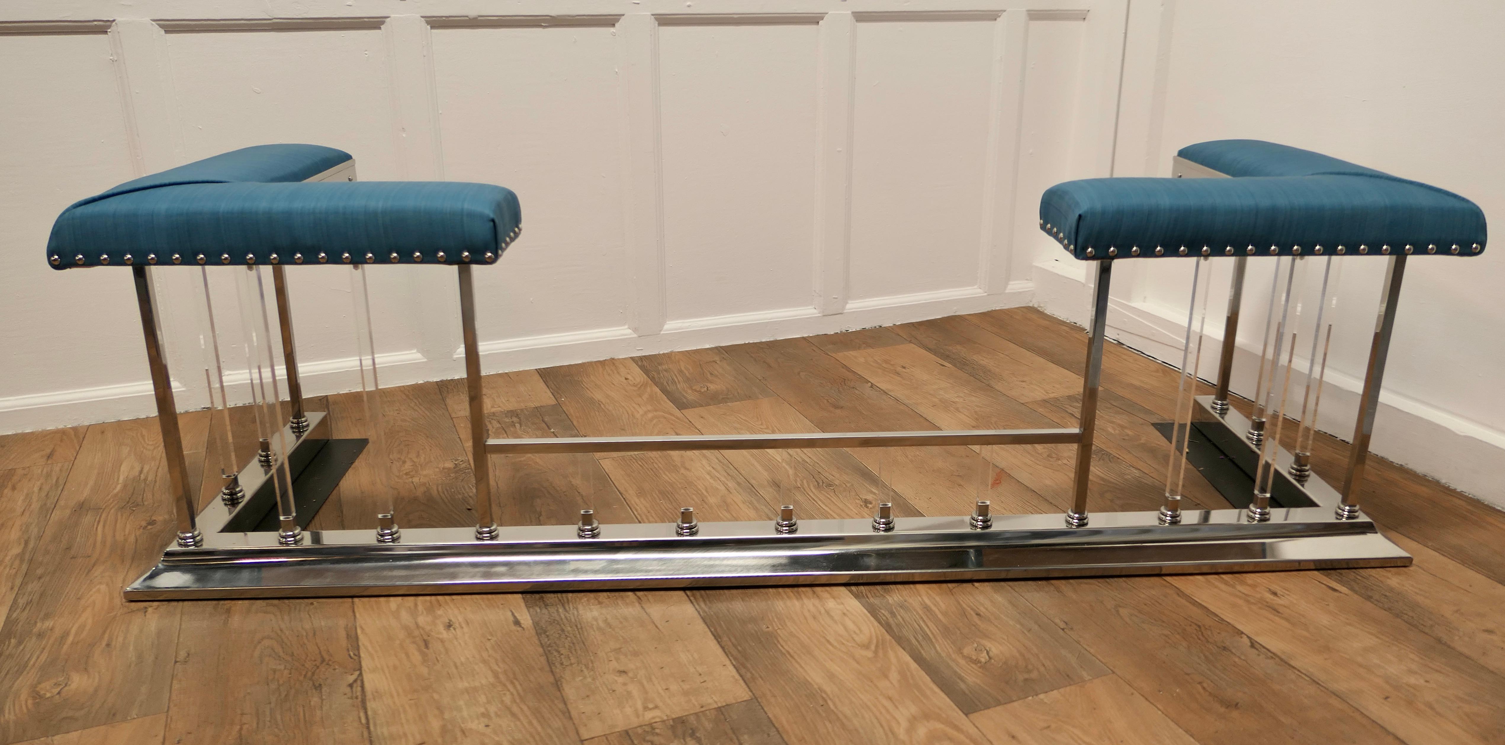 Superb Very Large Hollywood Regency Club Fender

This is an elegant and Fashionable piece of Furniture and larger than most, the chrome fender is upholstered in Turquoise Blue fabric with chrome buttoning it has upright rails in chrome and