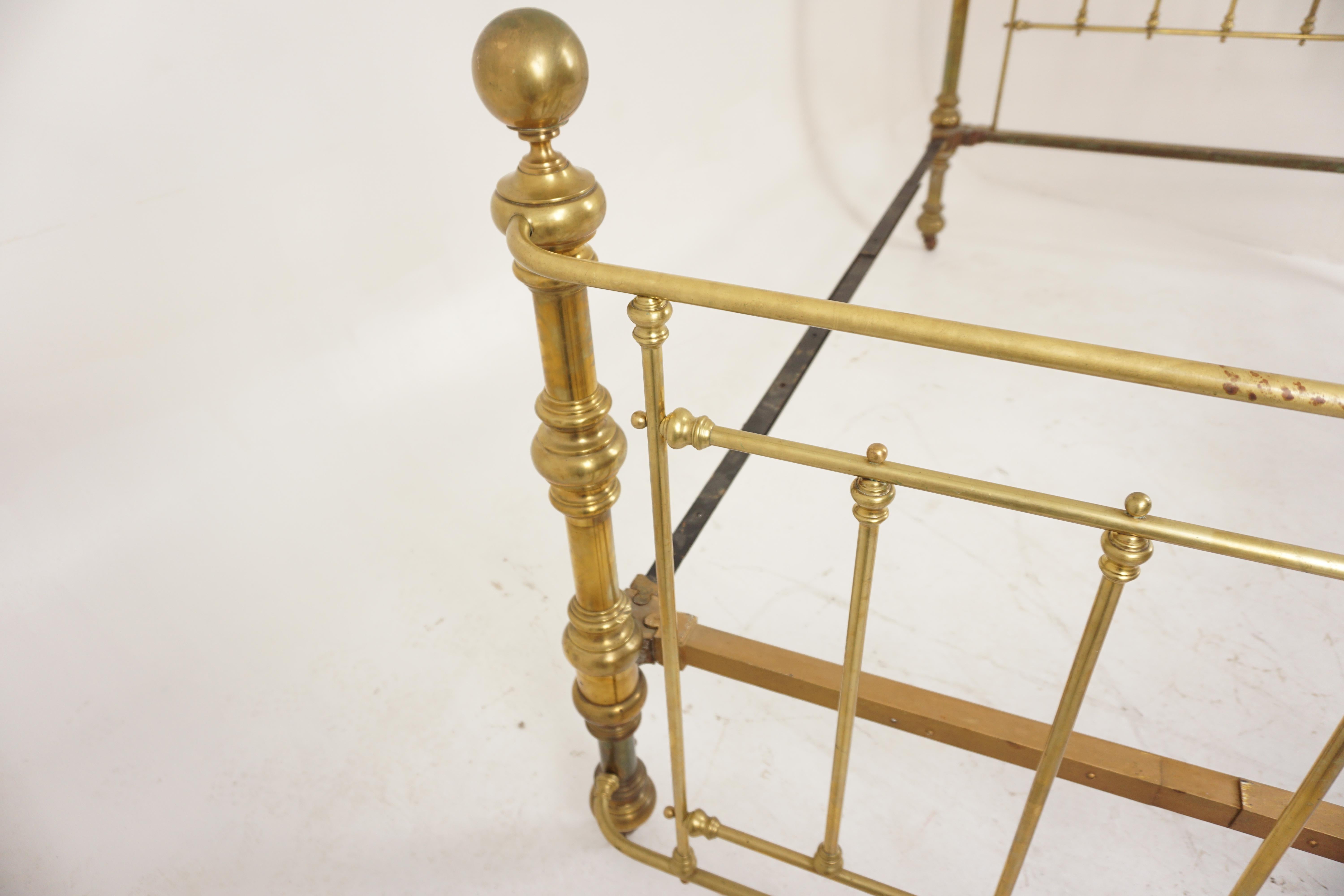 Superb Victorian Brass Double Bed with Rail, Scotland 1880, H933

Scotland 1880
Solid Brass
Original Finish
Both ends of this attractive bed with top rails having big brass bed knobs at each end
With vertical and horizontal brass rails
The
