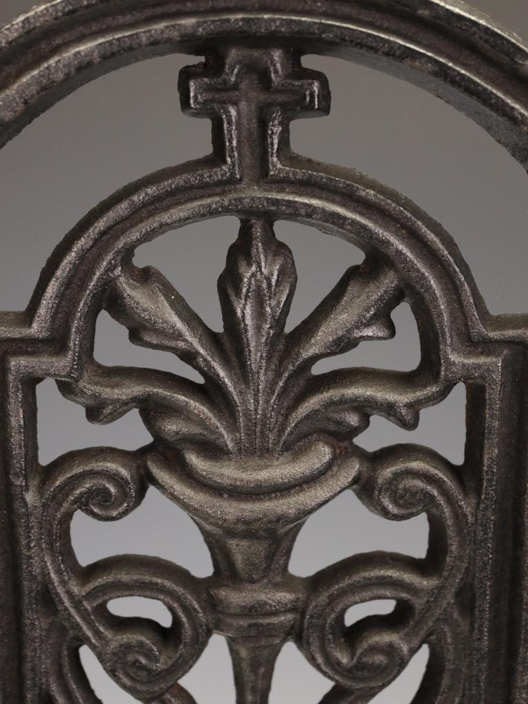 Superb Victorian Cast Iron Stick Stand/Umbrella Stand with Neo-Classical Detail For Sale 4