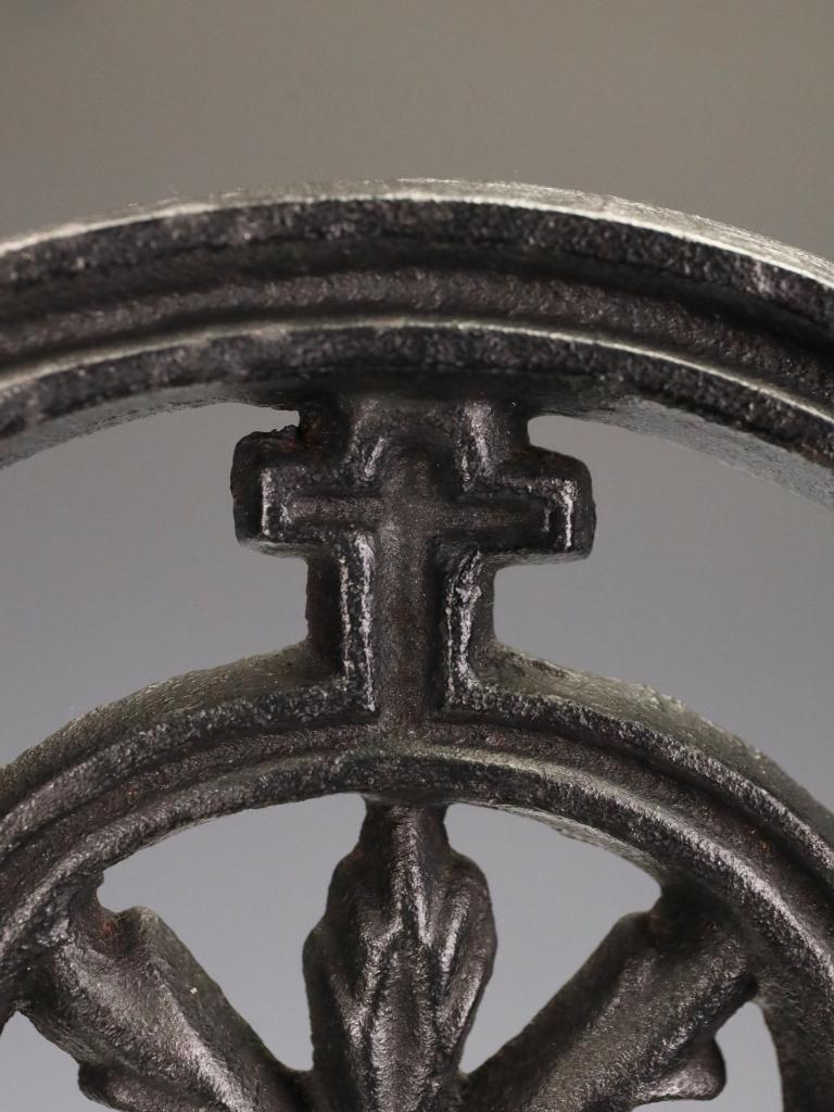 Superb Victorian Cast Iron Stick Stand/Umbrella Stand with Neo-Classical Detail For Sale 5