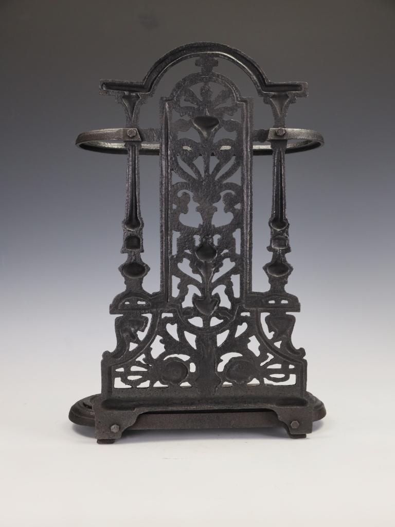 Superb Victorian Cast Iron Stick Stand/Umbrella Stand with Neo-Classical Detail For Sale 1
